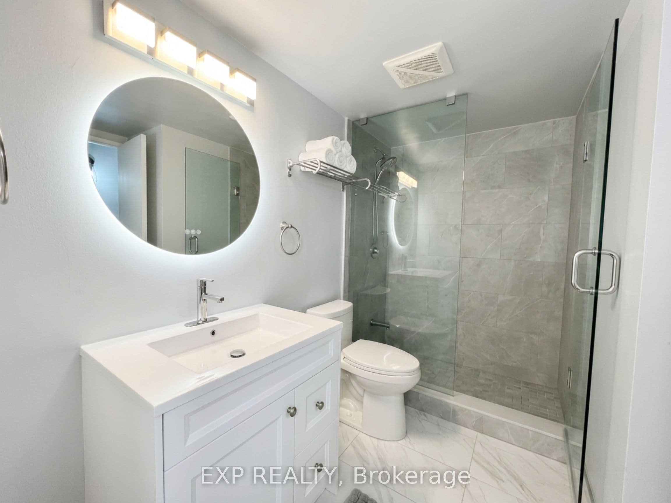 1100 Caven Street 406, Mississauga, ON L5G 4N3