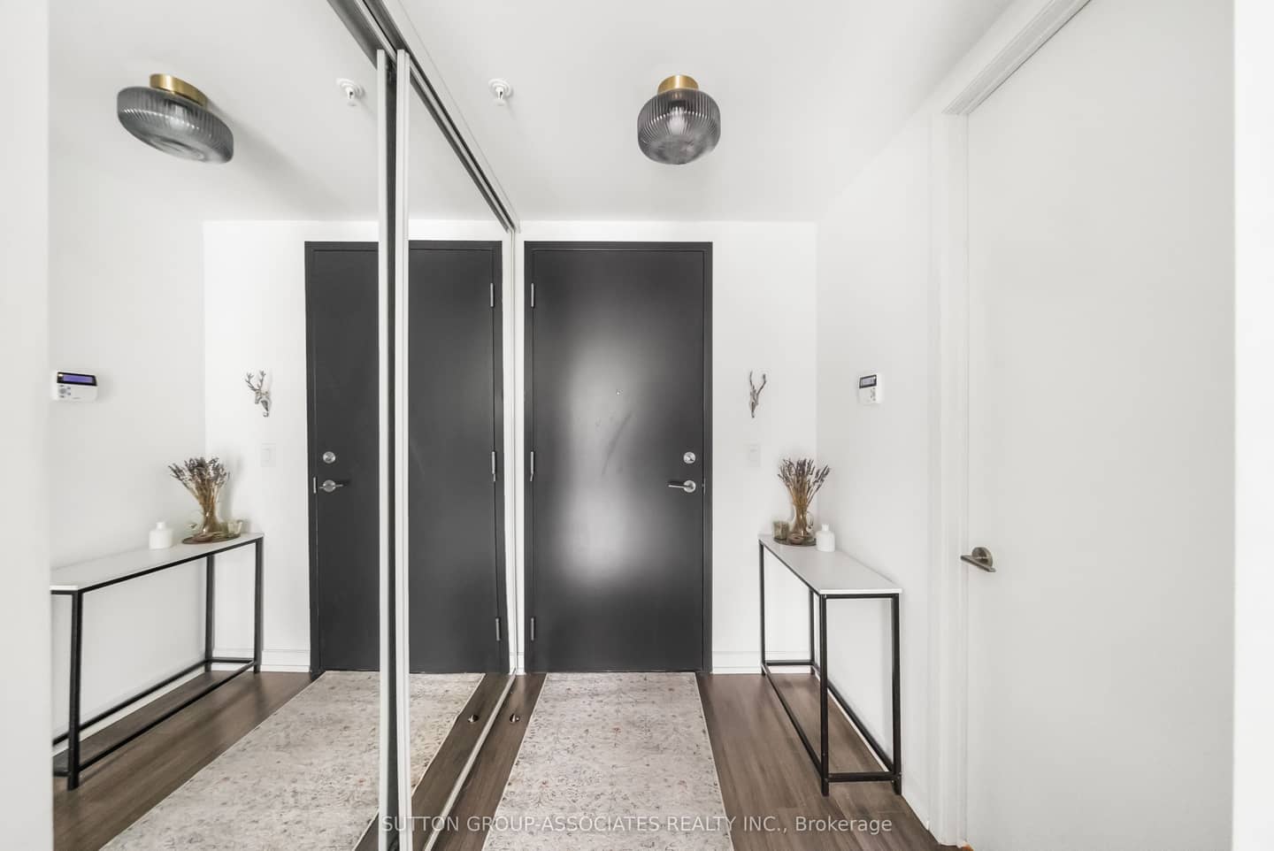 377 Madison Avenue 502, Toronto, ON M4V 3E1