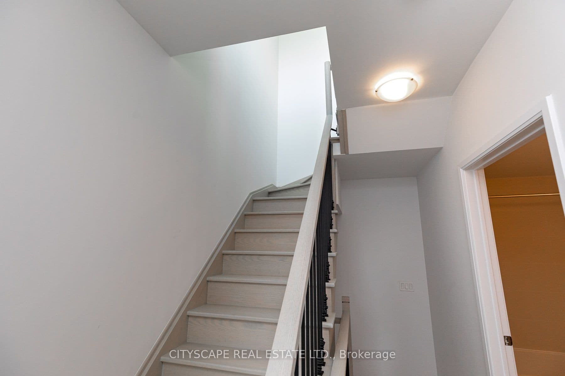 1010 Portage Parkway TH - 1, Vaughan, ON L4K 0K3