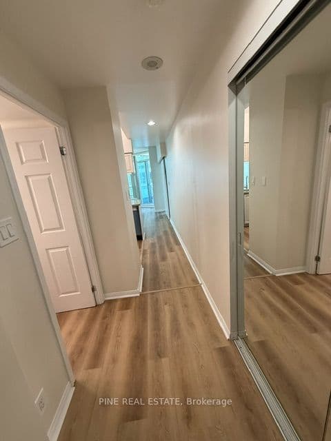 230 Queens Quay 1119, Toronto, ON M5J 2X1