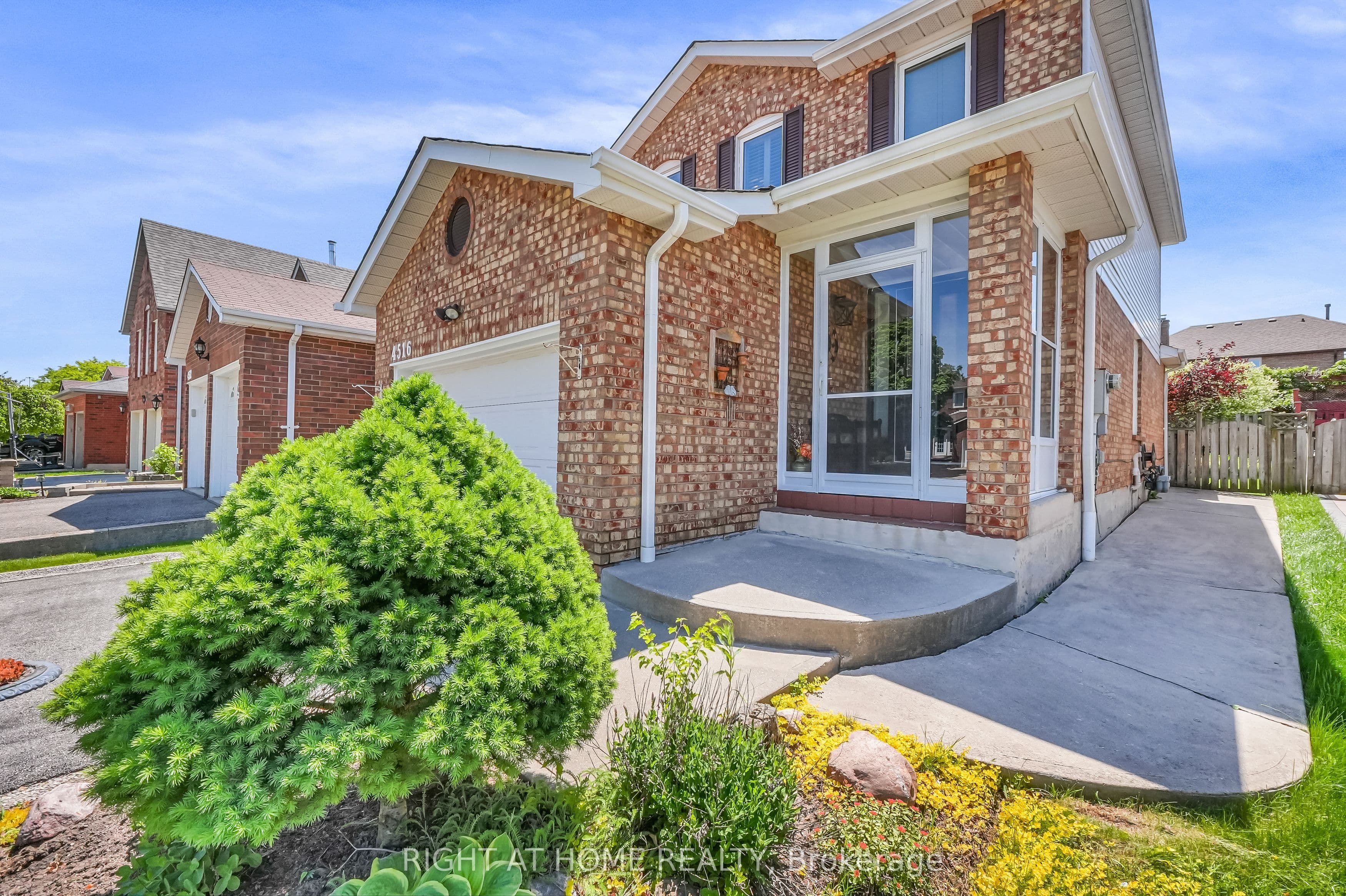 4516 Donegal Drive, Mississauga, ON L5M 4G9