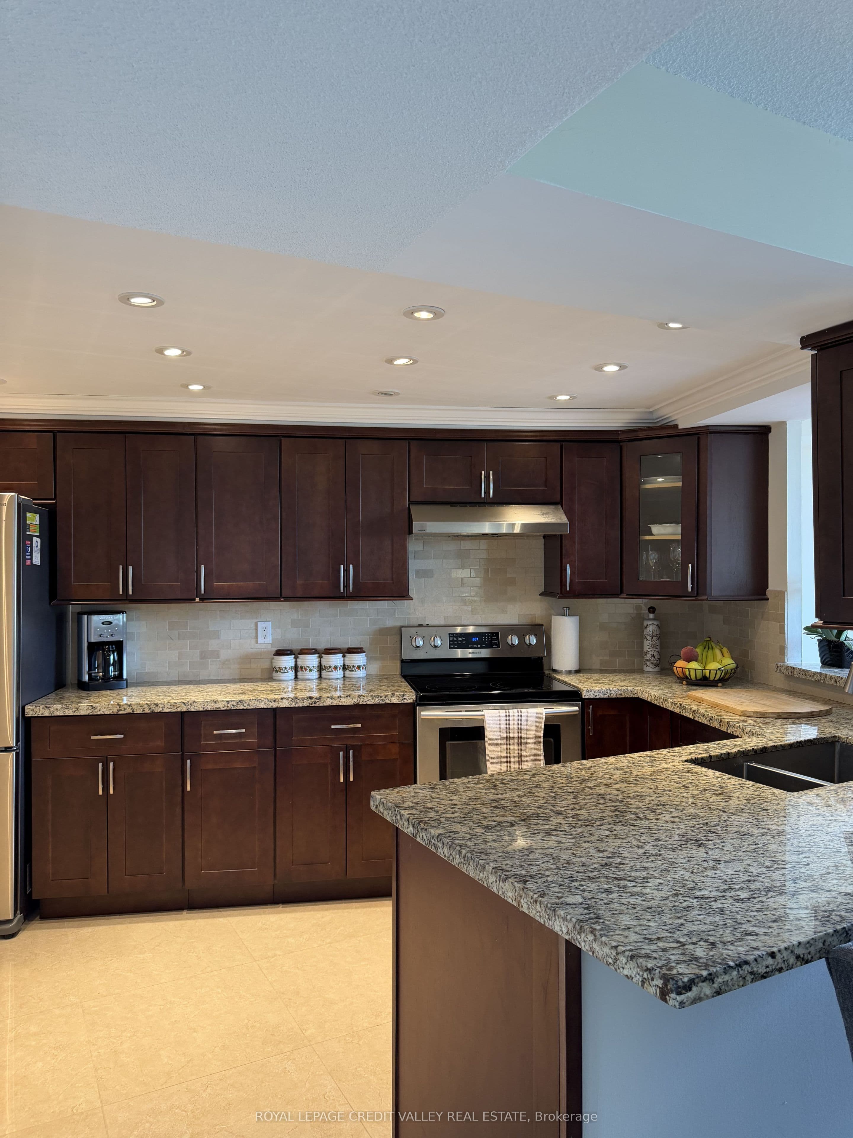 1360 Rathburn Road E 406, Mississauga, ON L4W 4H4
