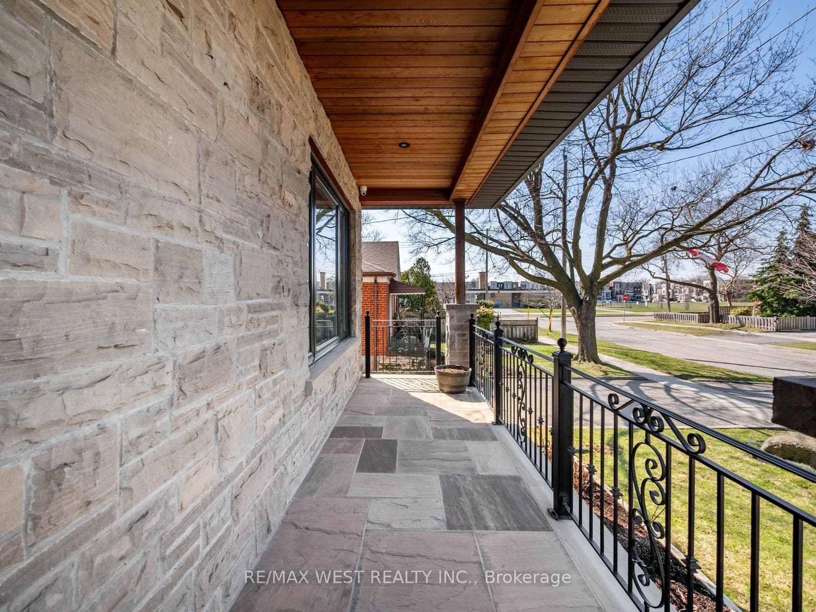 5 Paula Boulevard, Toronto, ON M8W 4B5