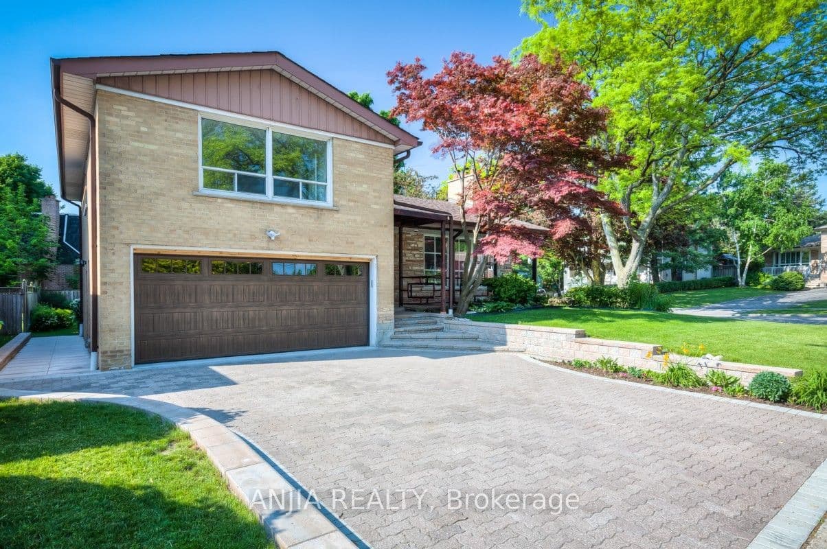 17 Ealing Drive, Toronto, ON M2L 2R4