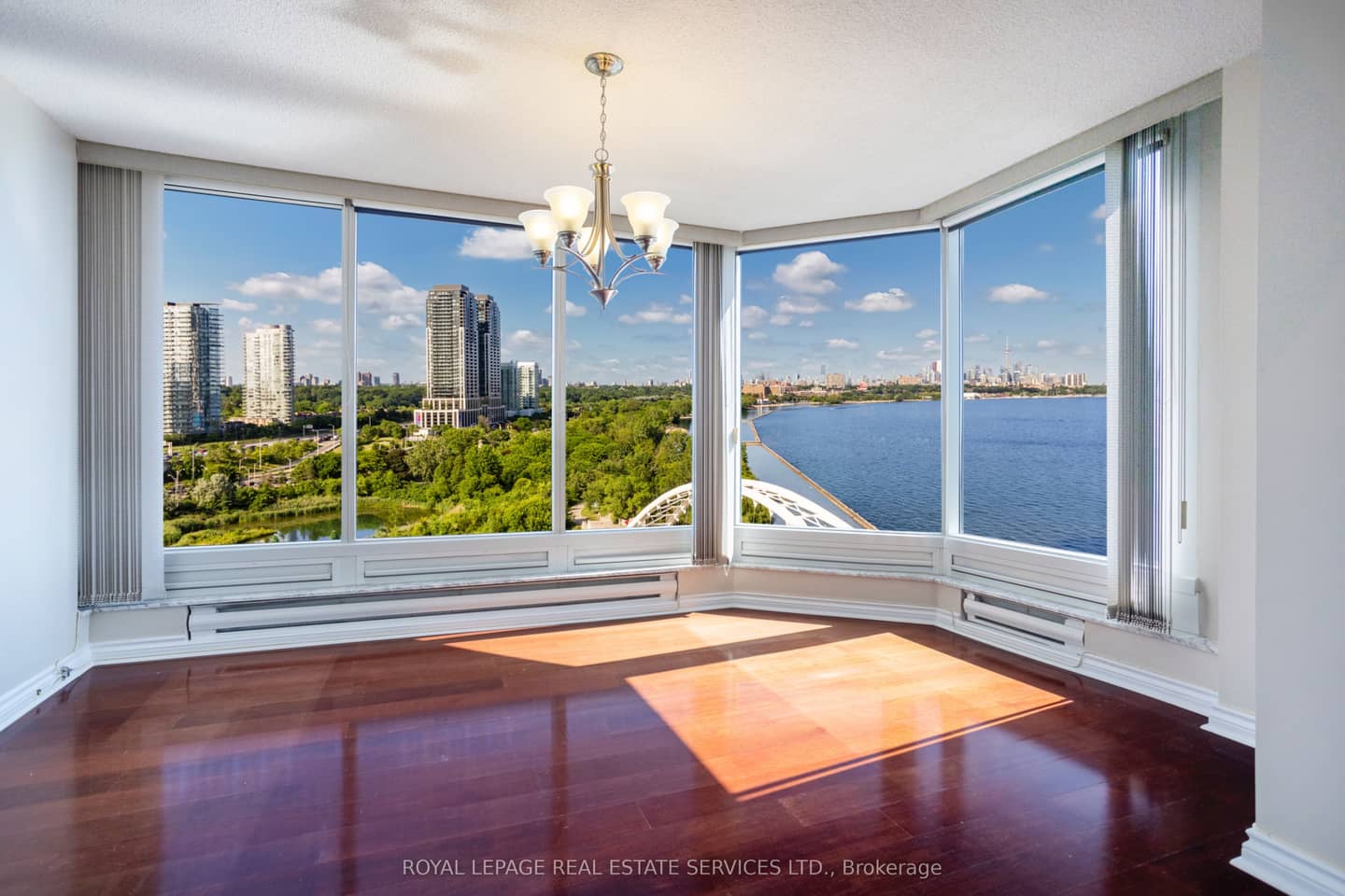 1 Palace Pier Court 1503, Toronto, ON M8V 3W9