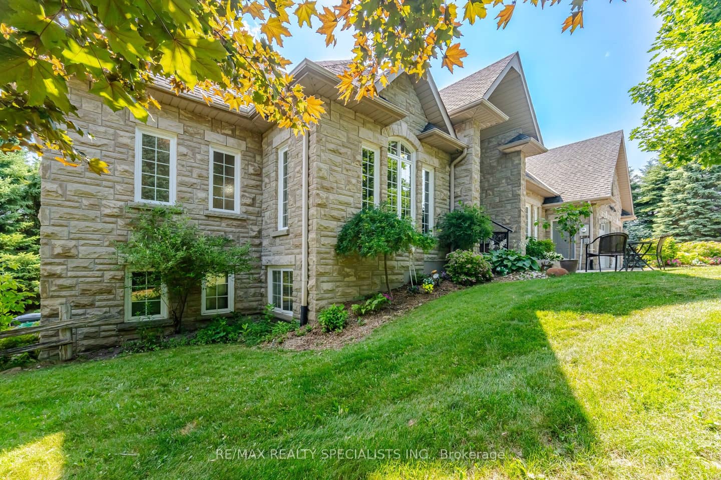 4 Tranquility Court, Caledon, ON L7E 3R7