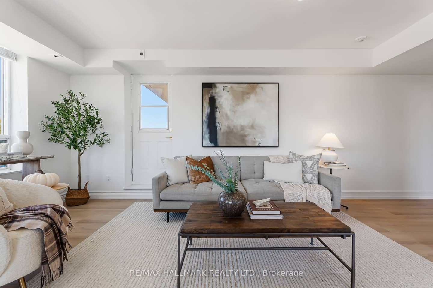 1797 Queen Street E 404, Toronto, ON M4L 3Y5