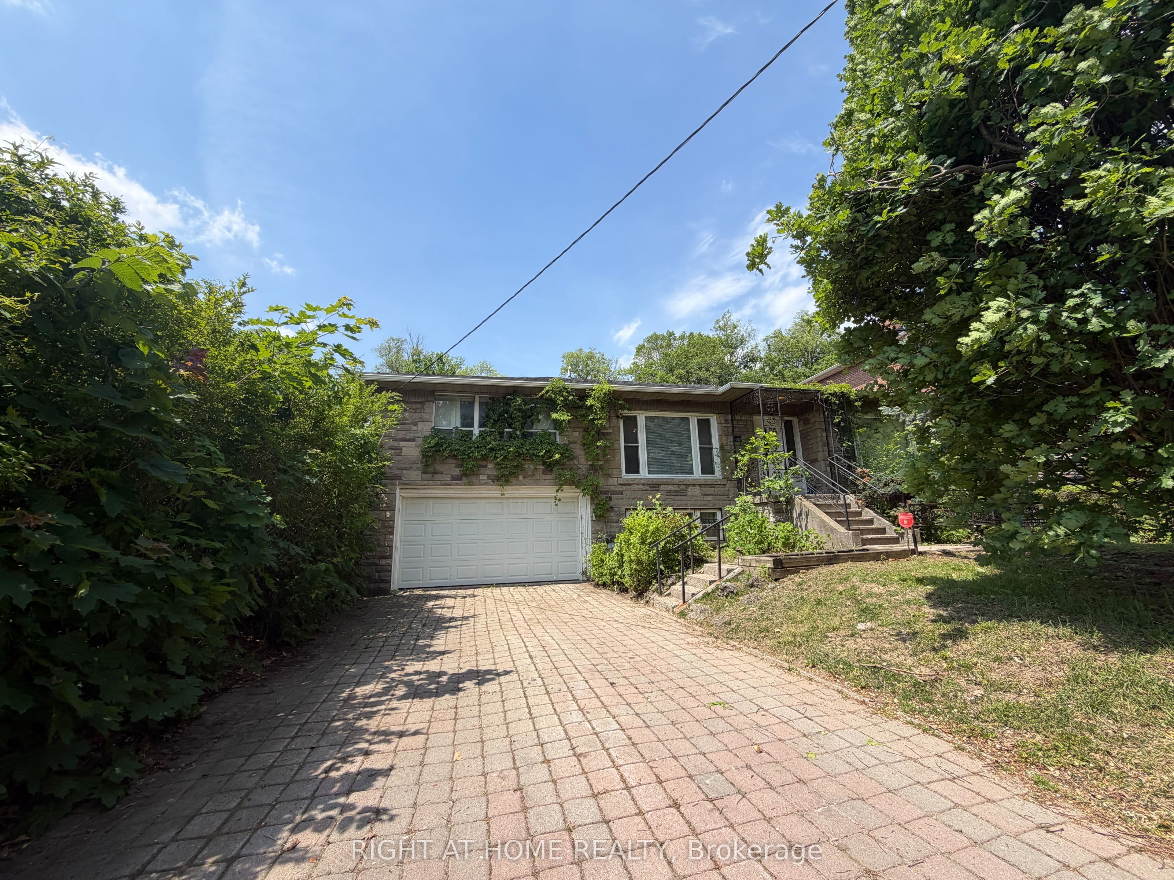 36 Forest Wood, Toronto, ON M5N 2V9