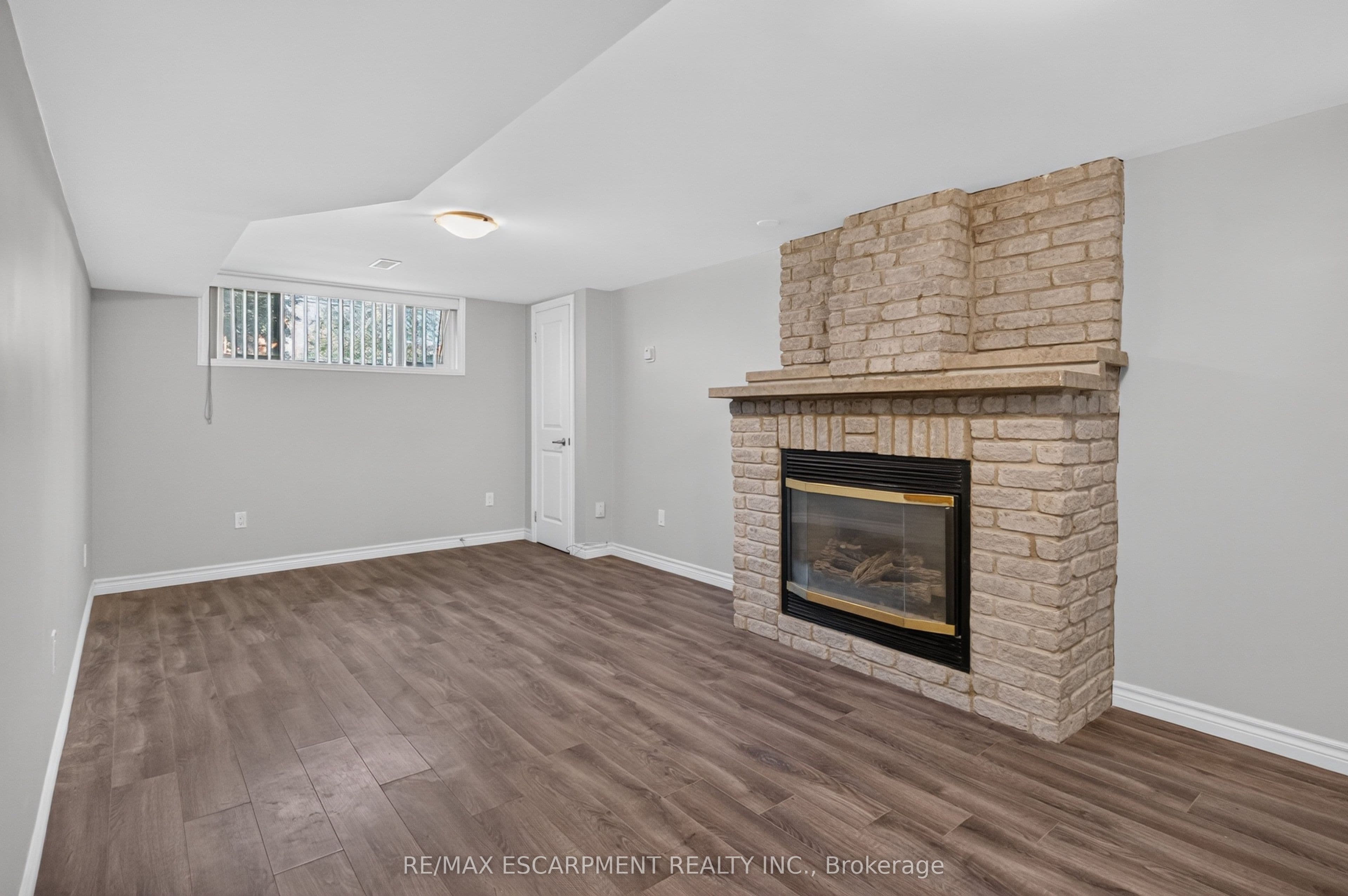 294 Jones Road 2 (lower), Hamilton, ON L8E 5L8