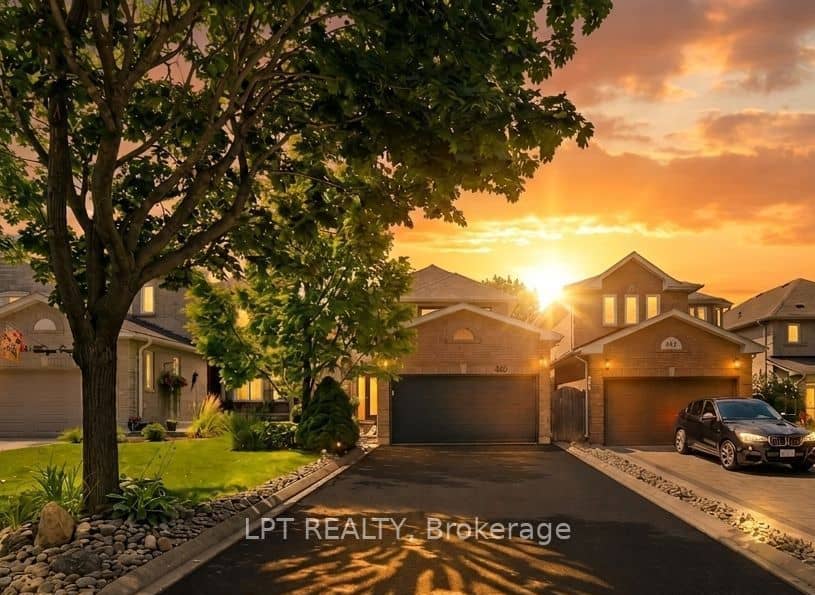 416 Flanagan Court, Newmarket, ON L3X 2E9