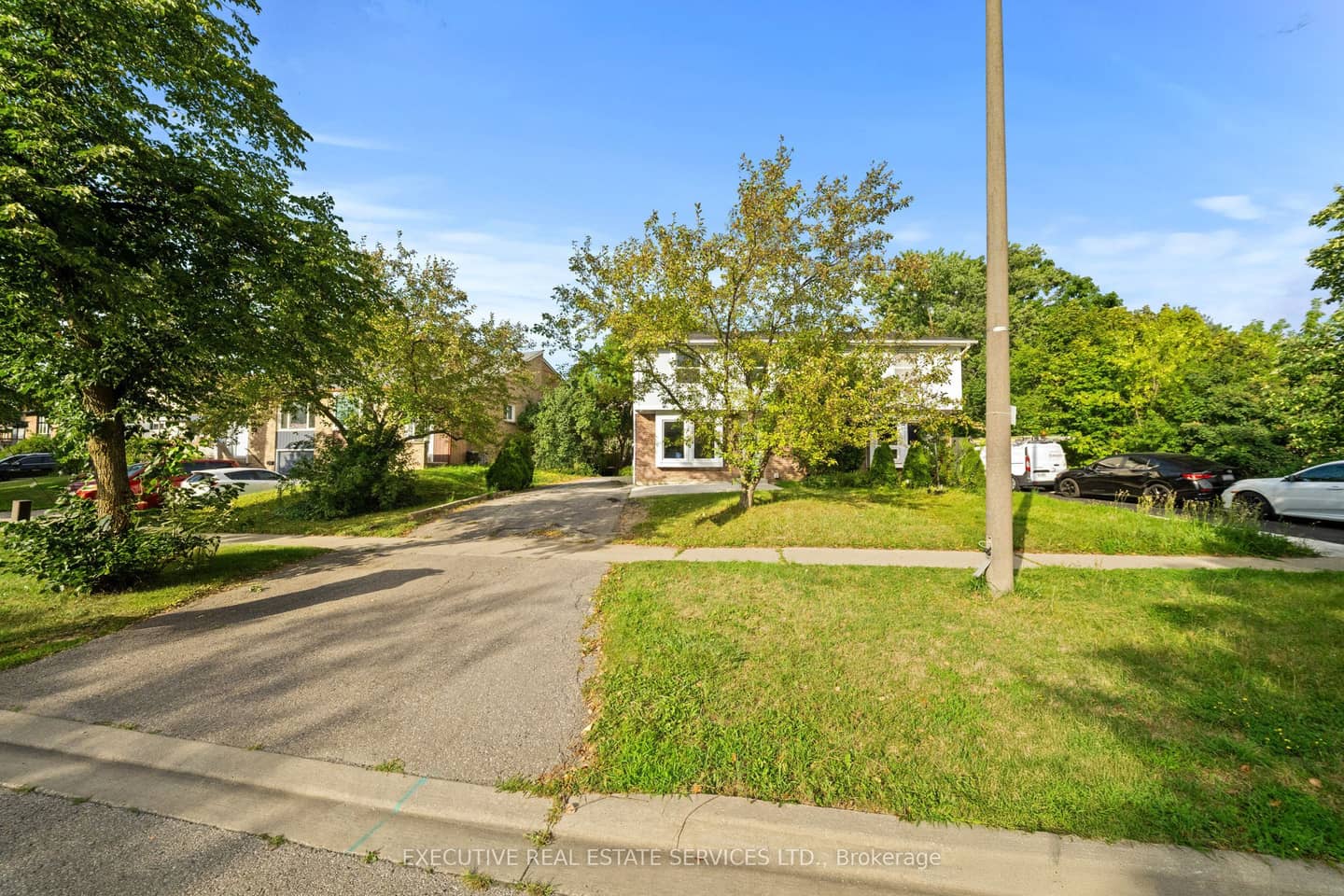 100 Centre Street N, Brampton, ON L6V 2Z3