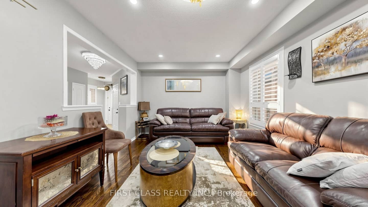 3433 Sunlight Street, Mississauga, ON L5M 7M8