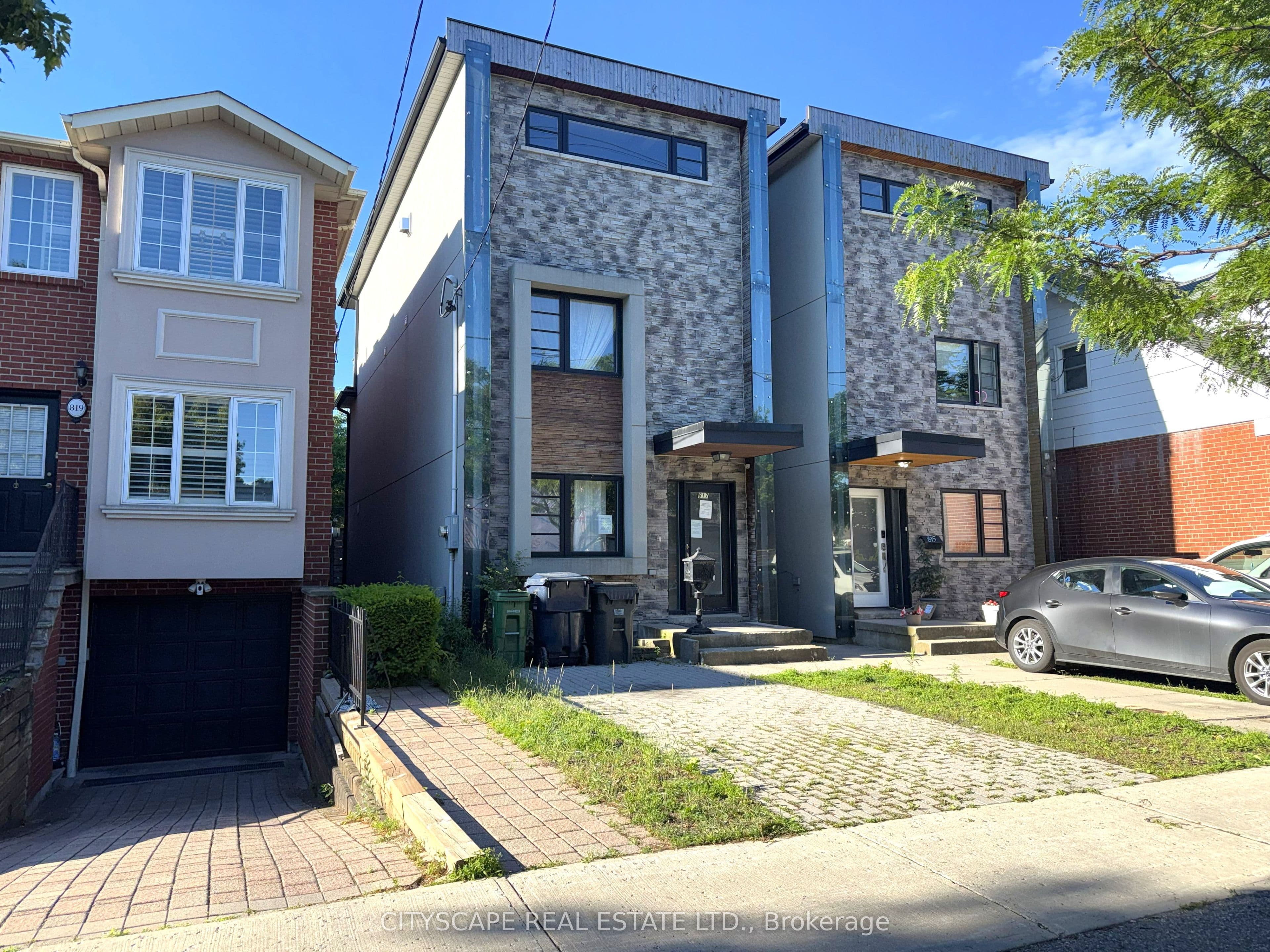 817 Cosburn Avenue, Toronto, ON M4C 2V9