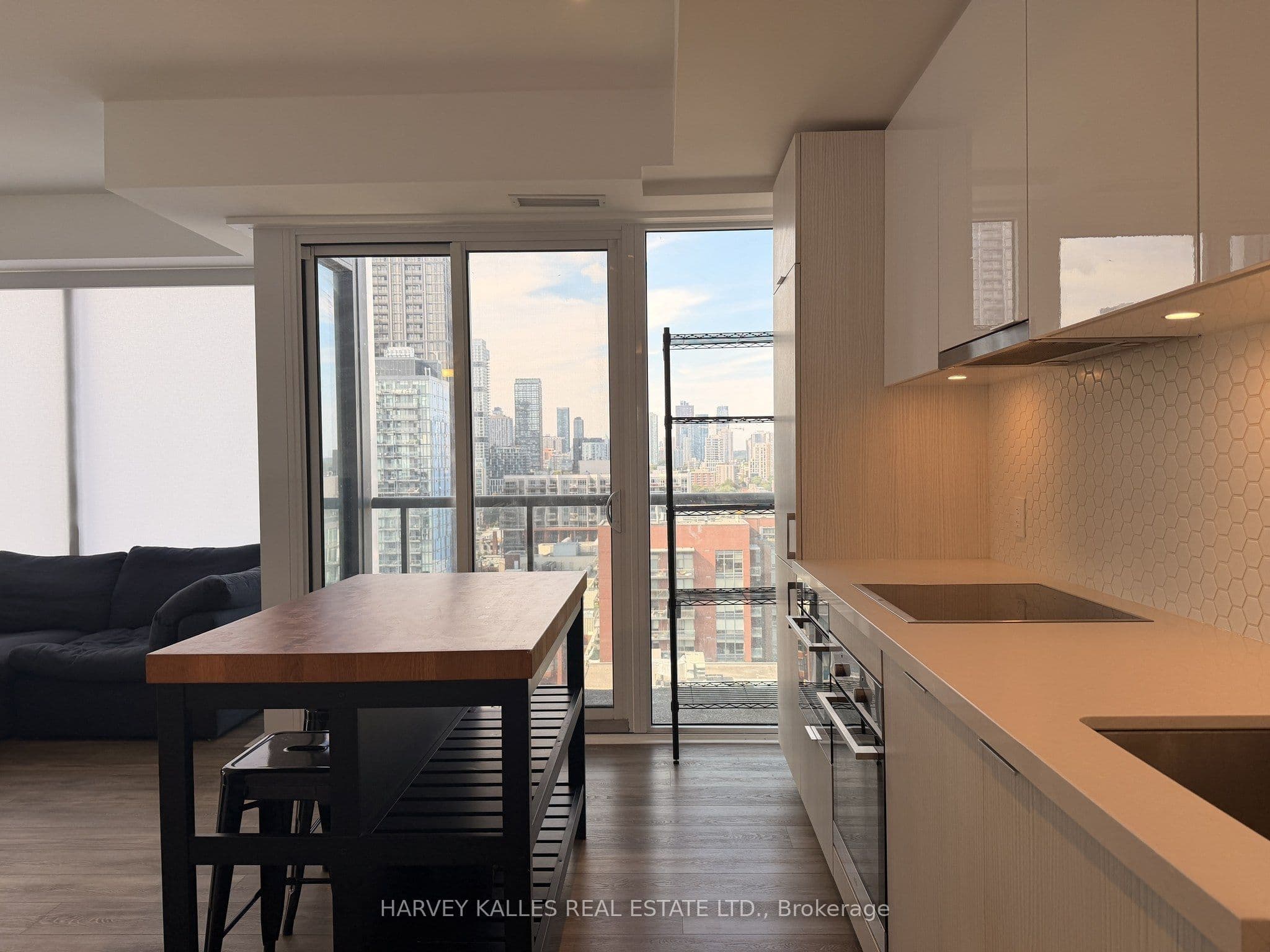 158 Front Street E 1704, Toronto, ON M5V 1E5