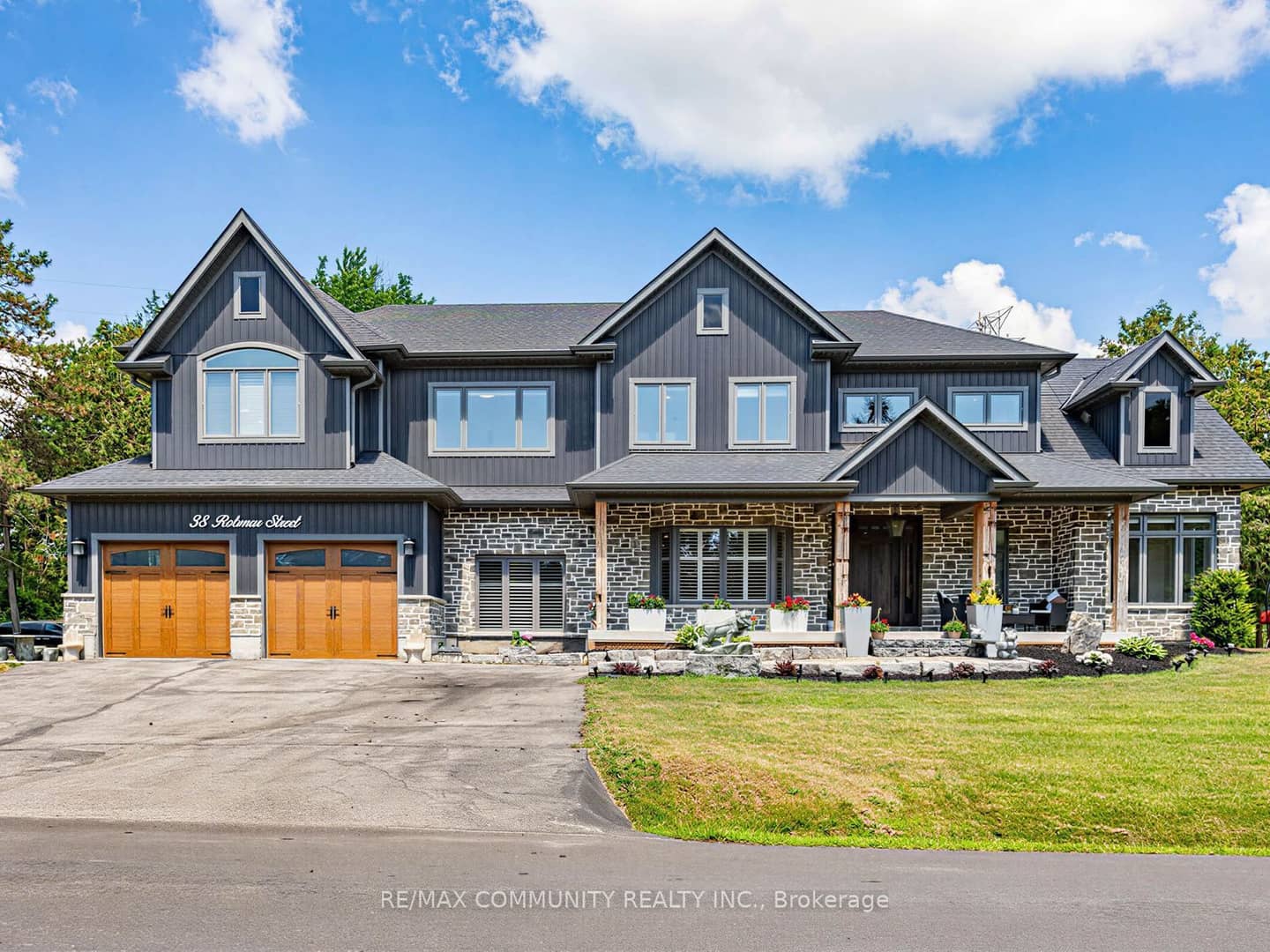 38 Robmar Street, Whitby, ON L1M 1T7