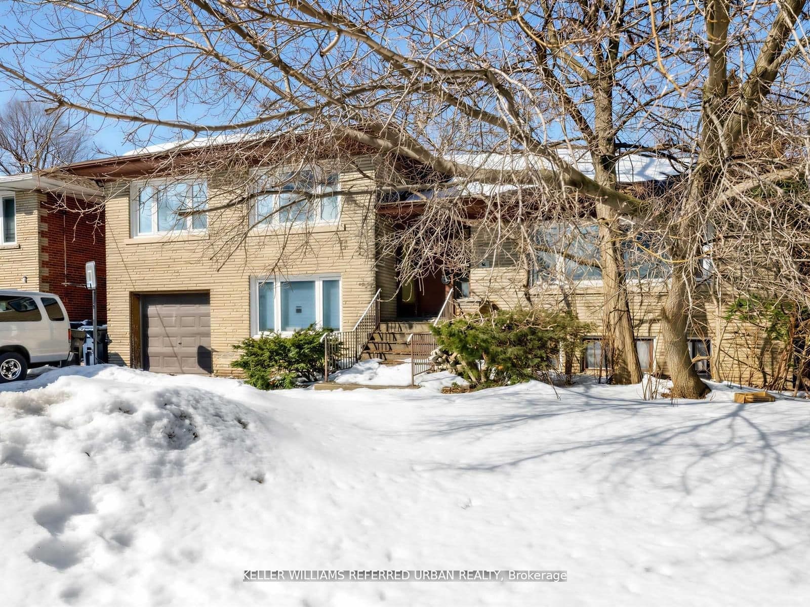 14 Frontenac Avenue, Toronto, ON M5N 1Z5