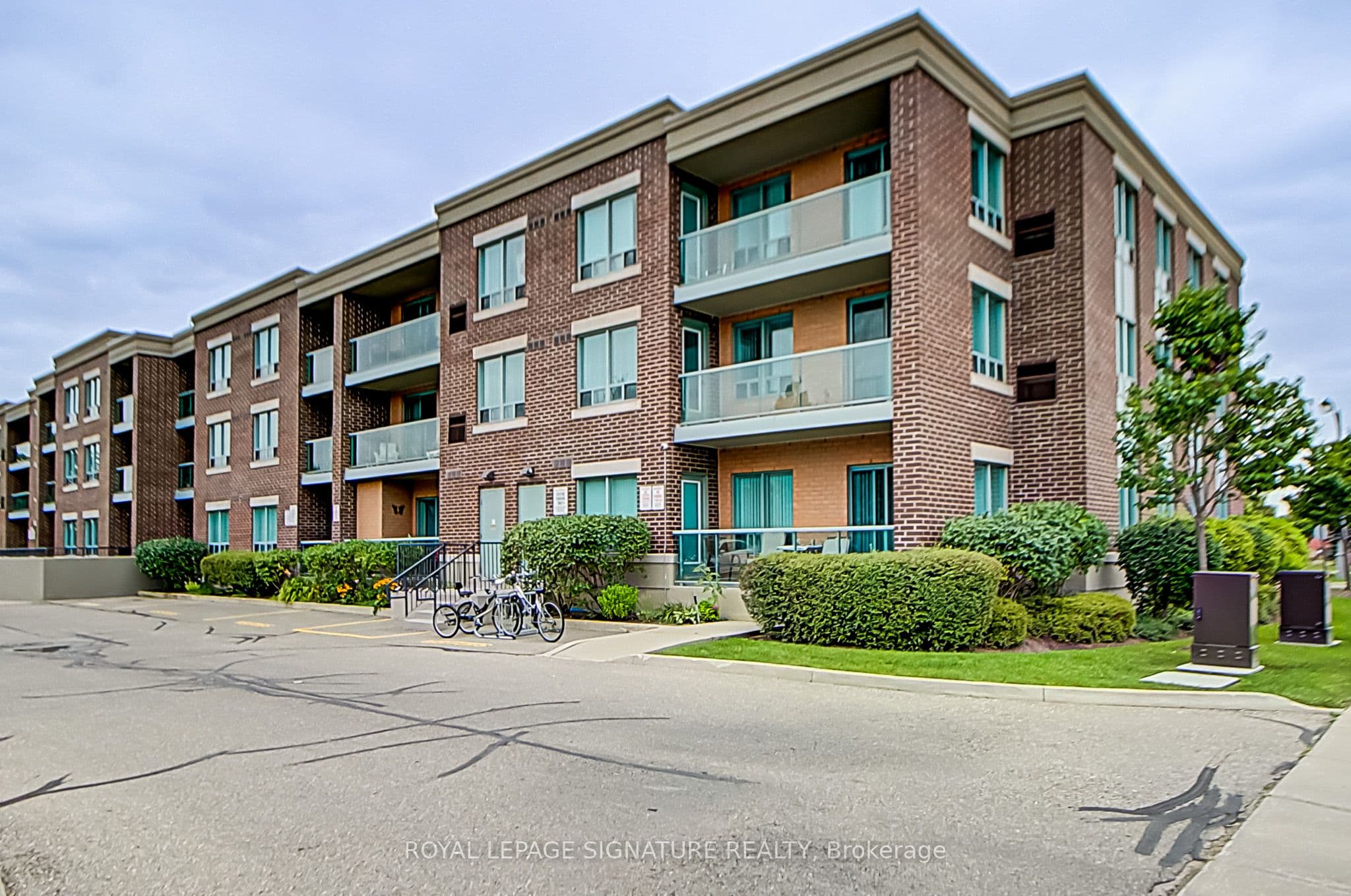 65 Via Rosedale 214, Brampton, ON L6R 3N8