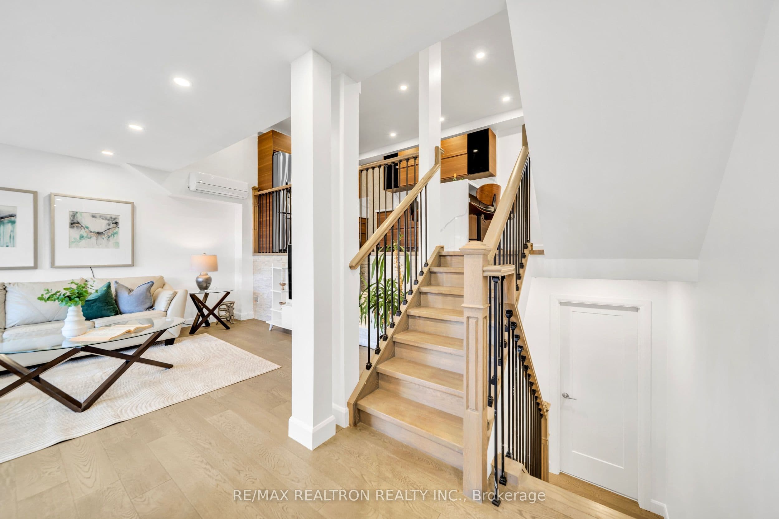 297 Milestone Crescent, Aurora, ON L4G 3M2