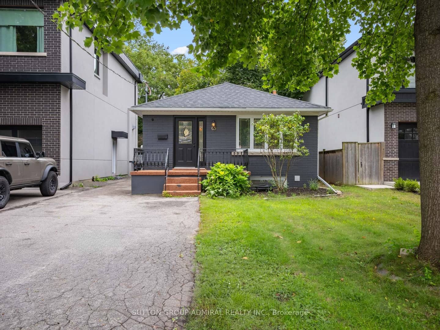65 Woodbury Road, Toronto, ON M8W 1X8