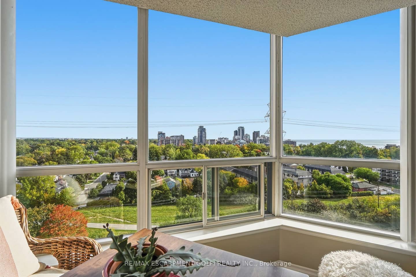 1276 Maple Crossing Boulevard 1406, Burlington, ON L7S 2J9