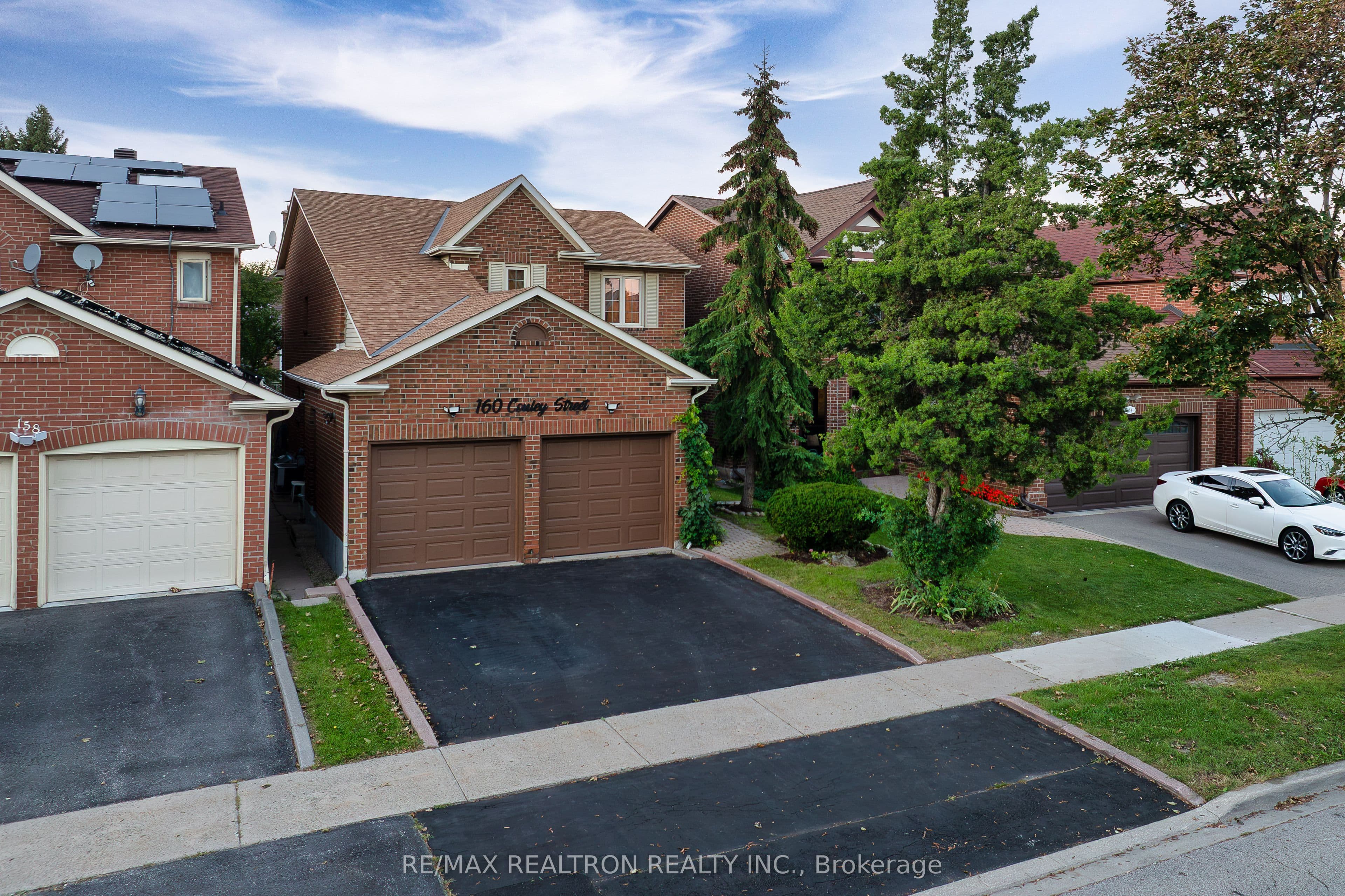 160 Conley Street, Vaughan, ON L4J 2X7