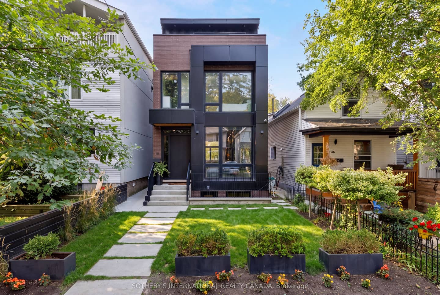 34 Hastings Avenue, Toronto, ON M4L 2L2