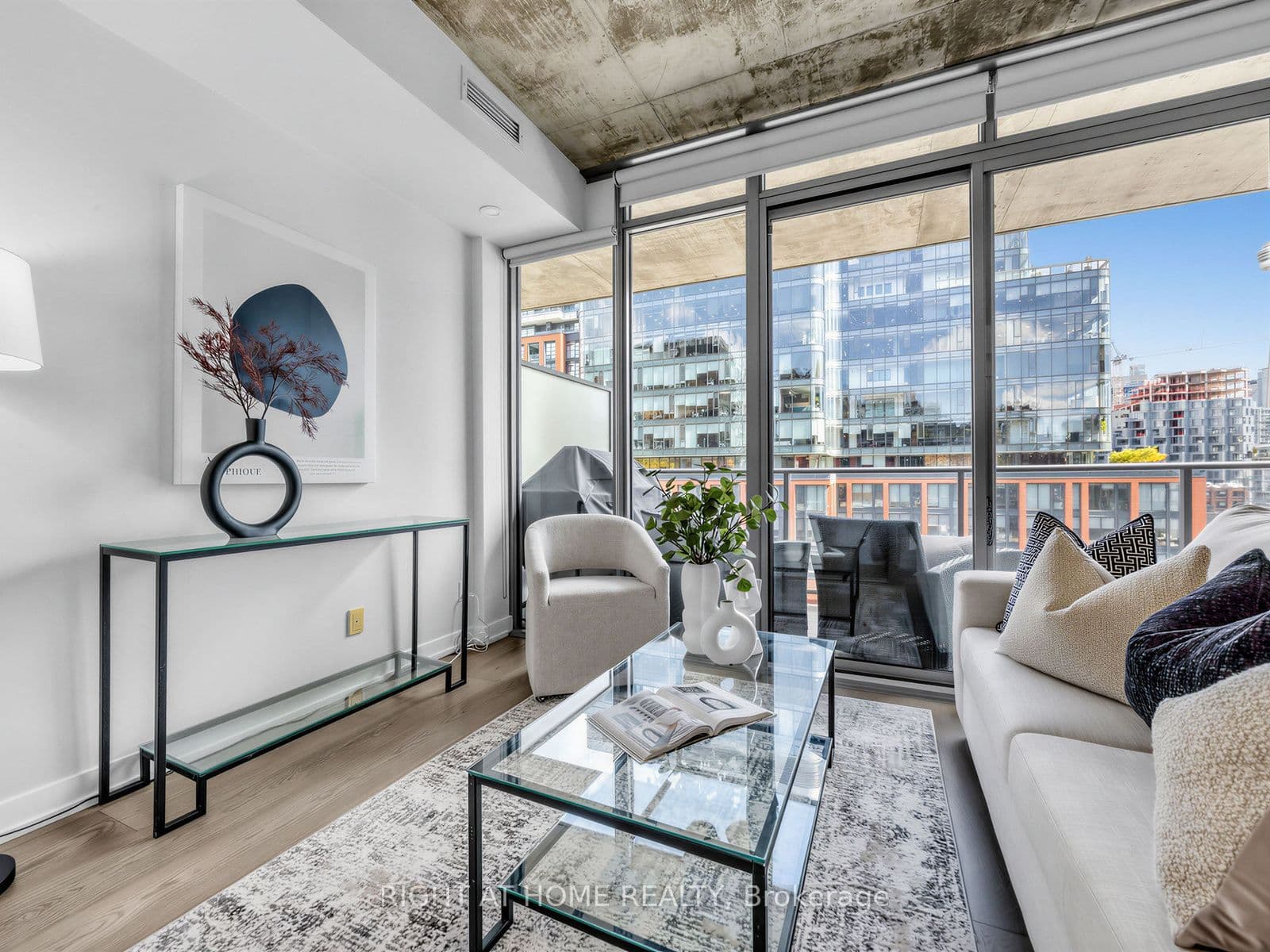 650 King Street West Street W 708, Toronto, ON M5V 1M5