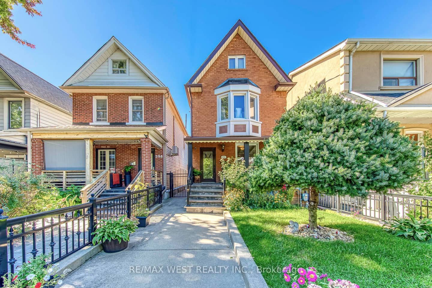 369 Bartlett Avenue N, Toronto, ON M6H 3G7