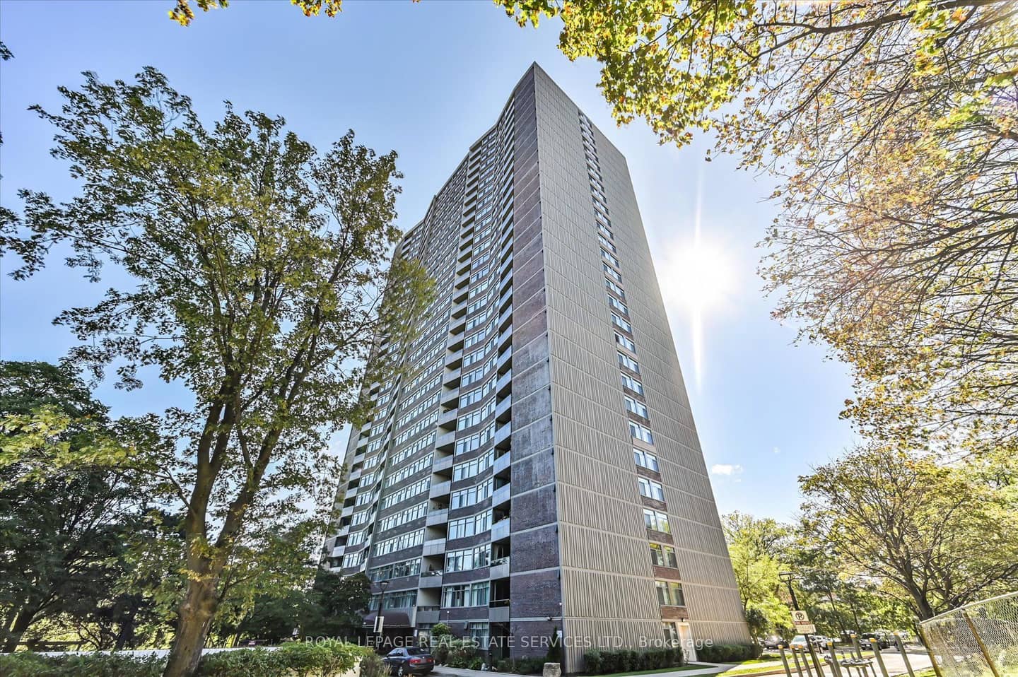 3100 Kirwin Avenue 301, Mississauga, ON L5A 3S6