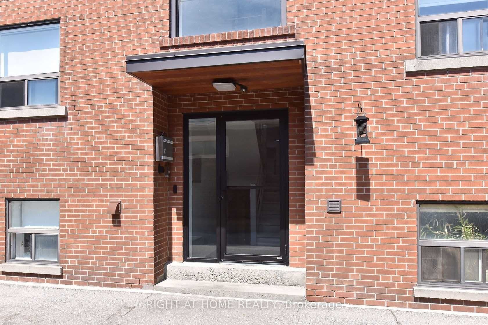 121 Fourth Street, Toronto, ON M8V 2Y6