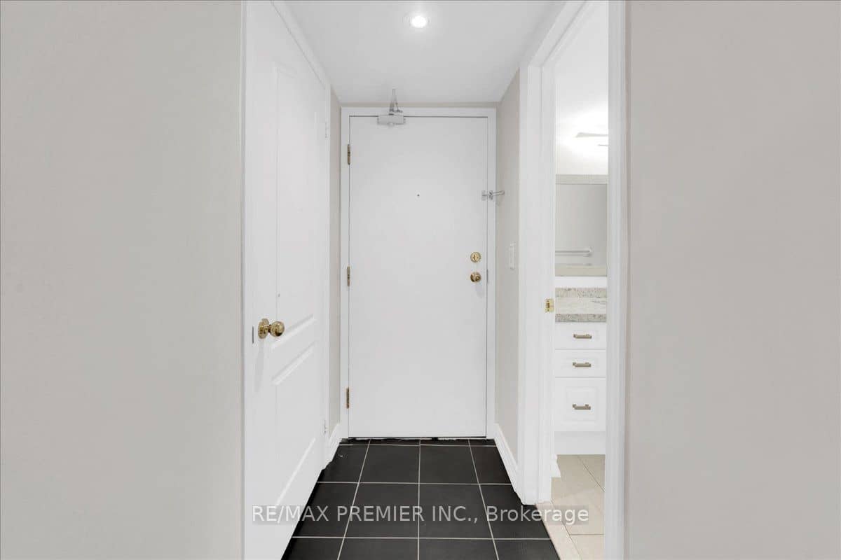 141 Isaac Devins Boulevard 8, Toronto, ON M9M 0C4