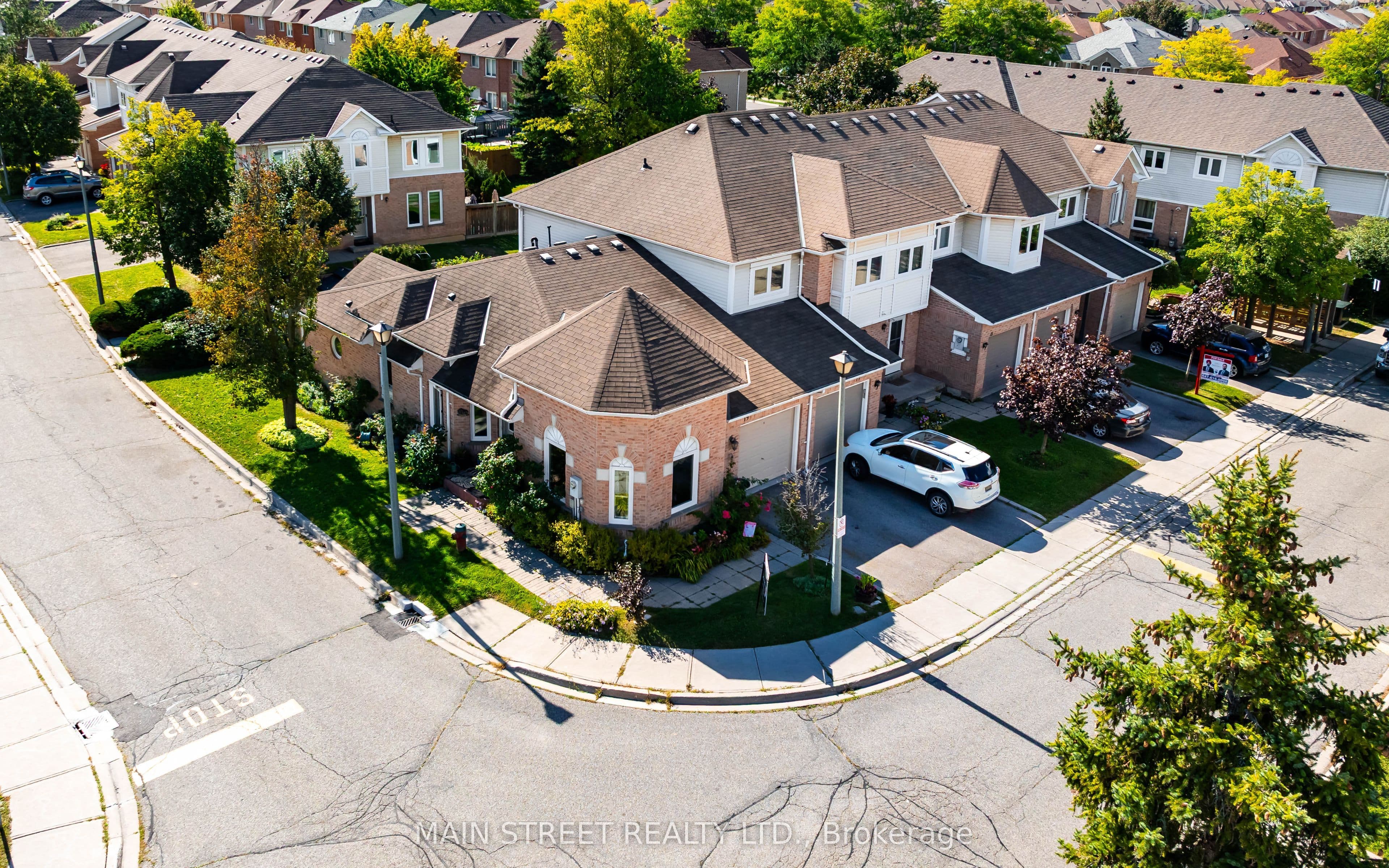 19 Wickstead Court 72, Brampton, ON L6R 1N8