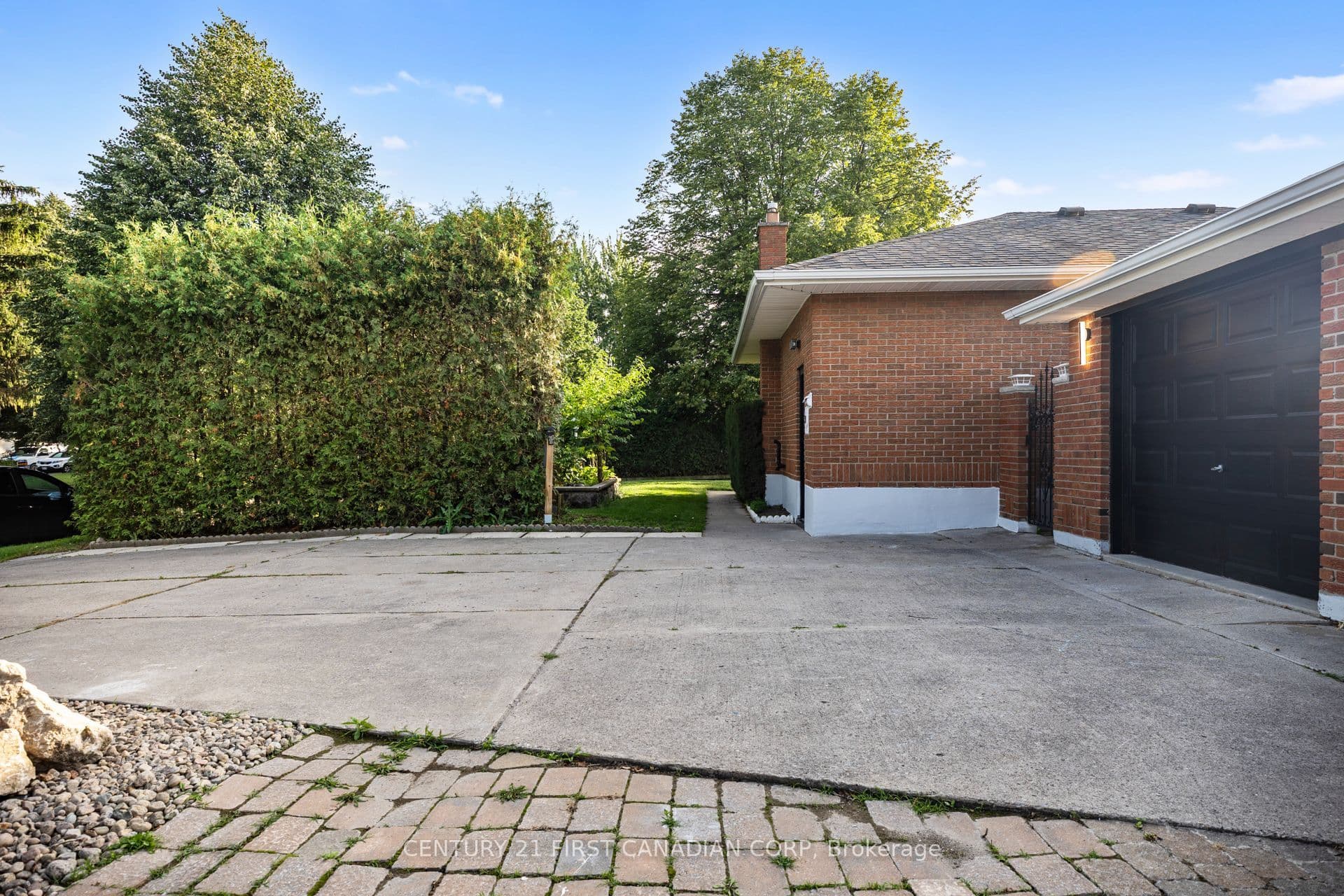 38 Silverdale Crescent, London South, ON N5Z 4A6