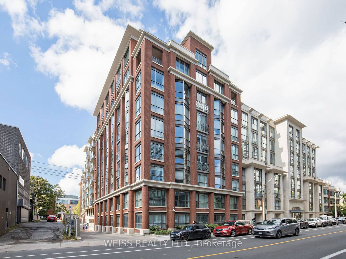 18 Beverley Street 902, Toronto, ON M5T 3L2