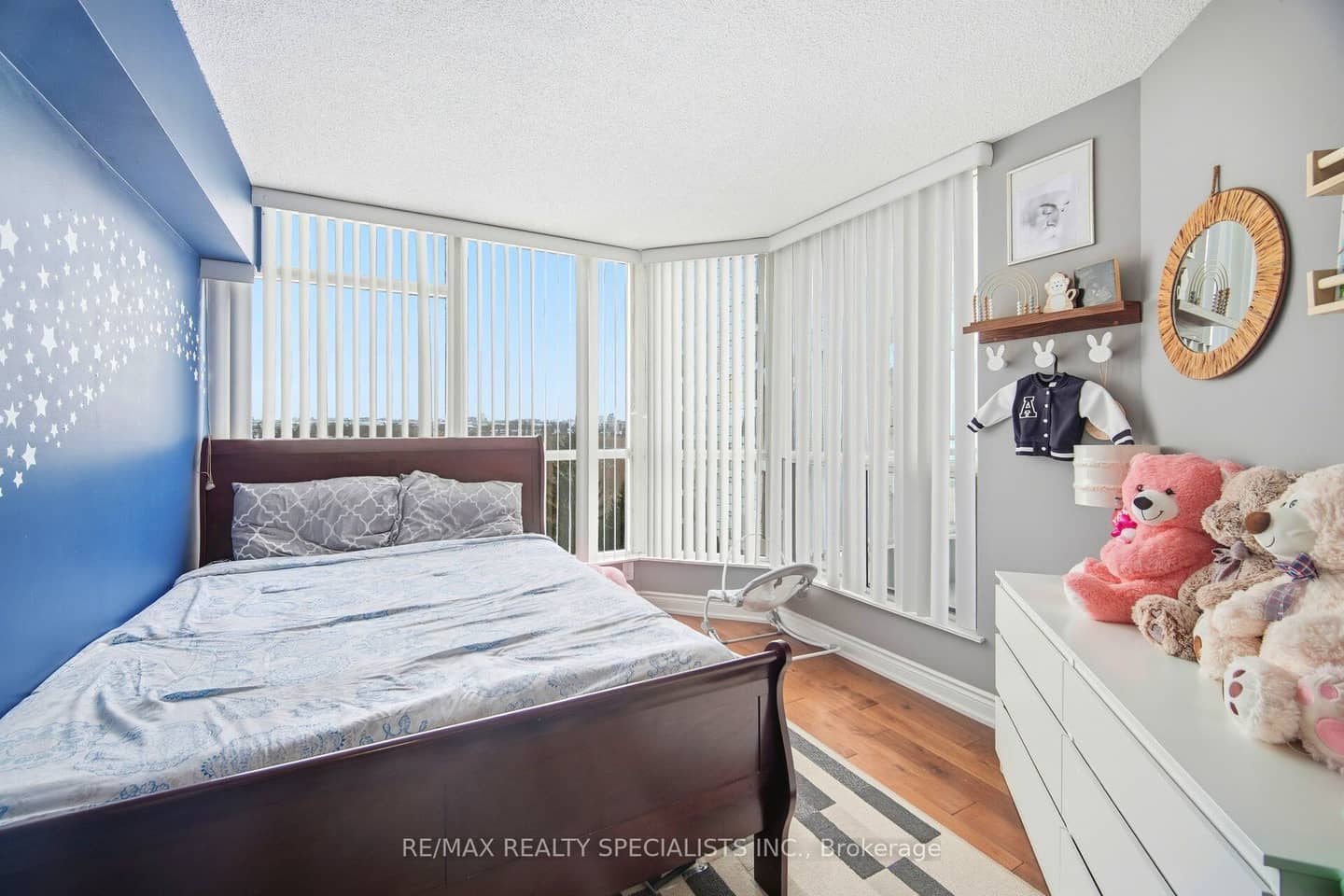 1 Rowntree Road 611, Toronto, ON M9V 5G7