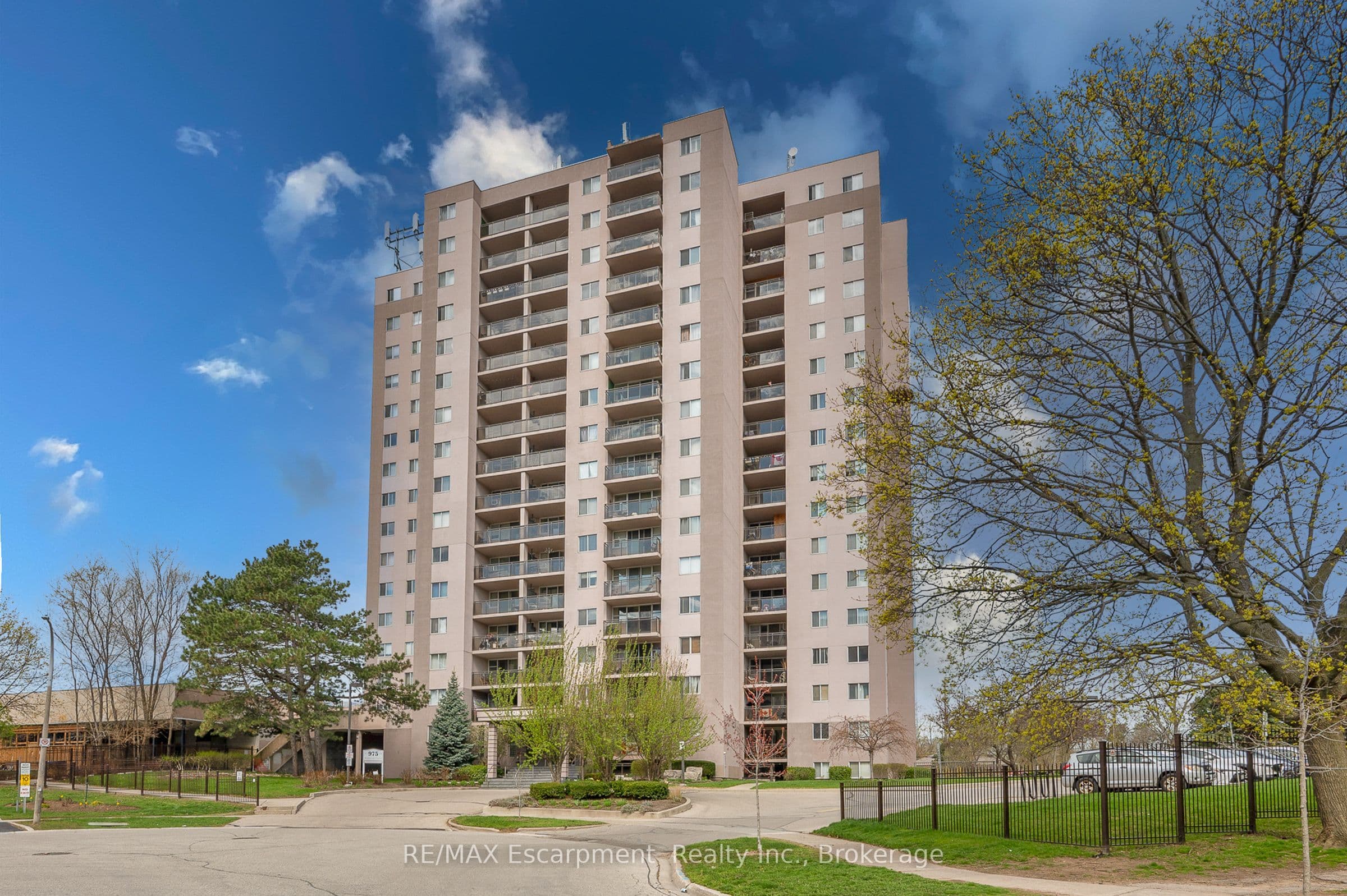 975 Warwick Court 310, Burlington, ON L7T 3Z7