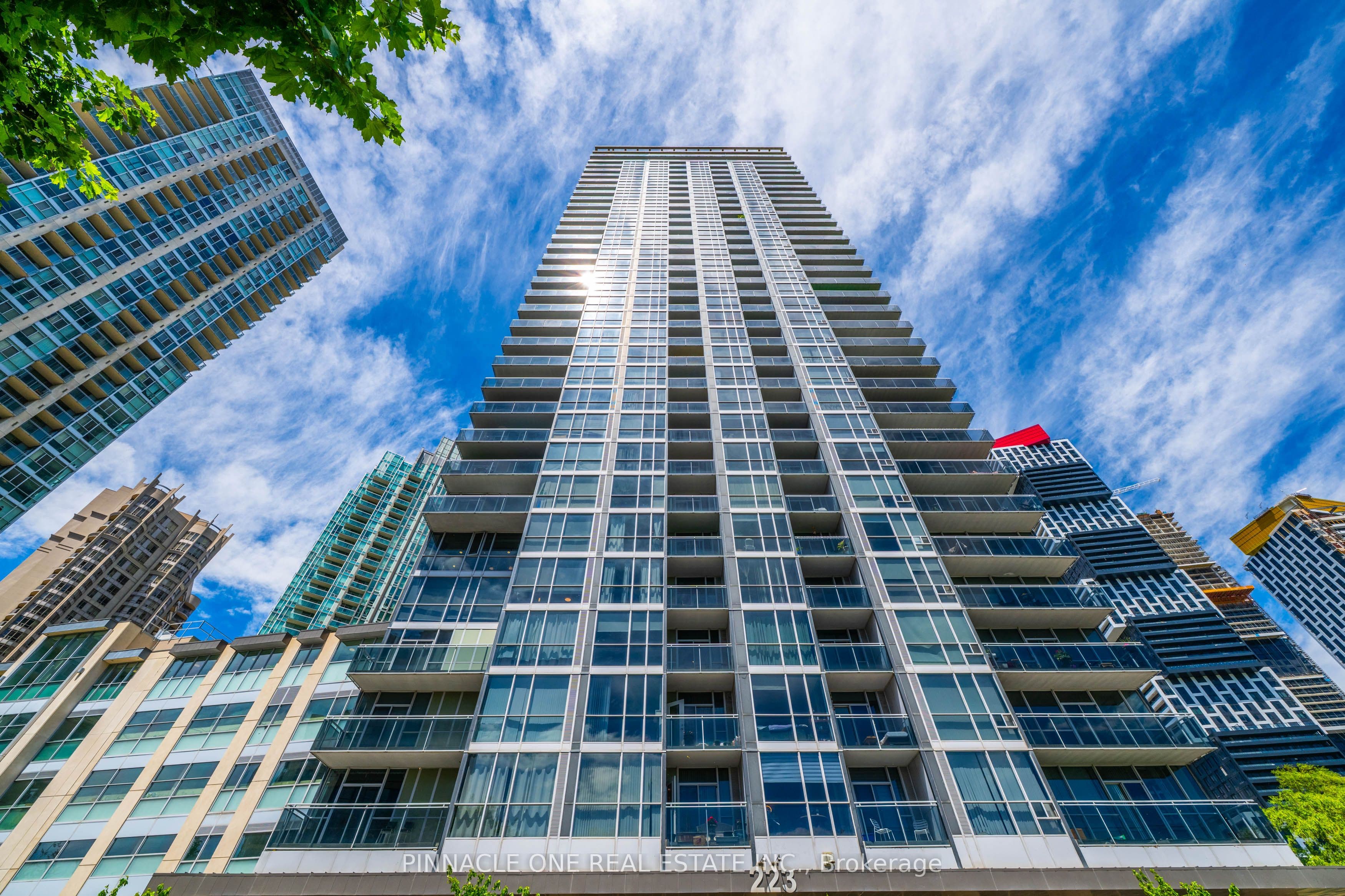 223 Webb Drive 1712, Mississauga, ON L5B 0E8