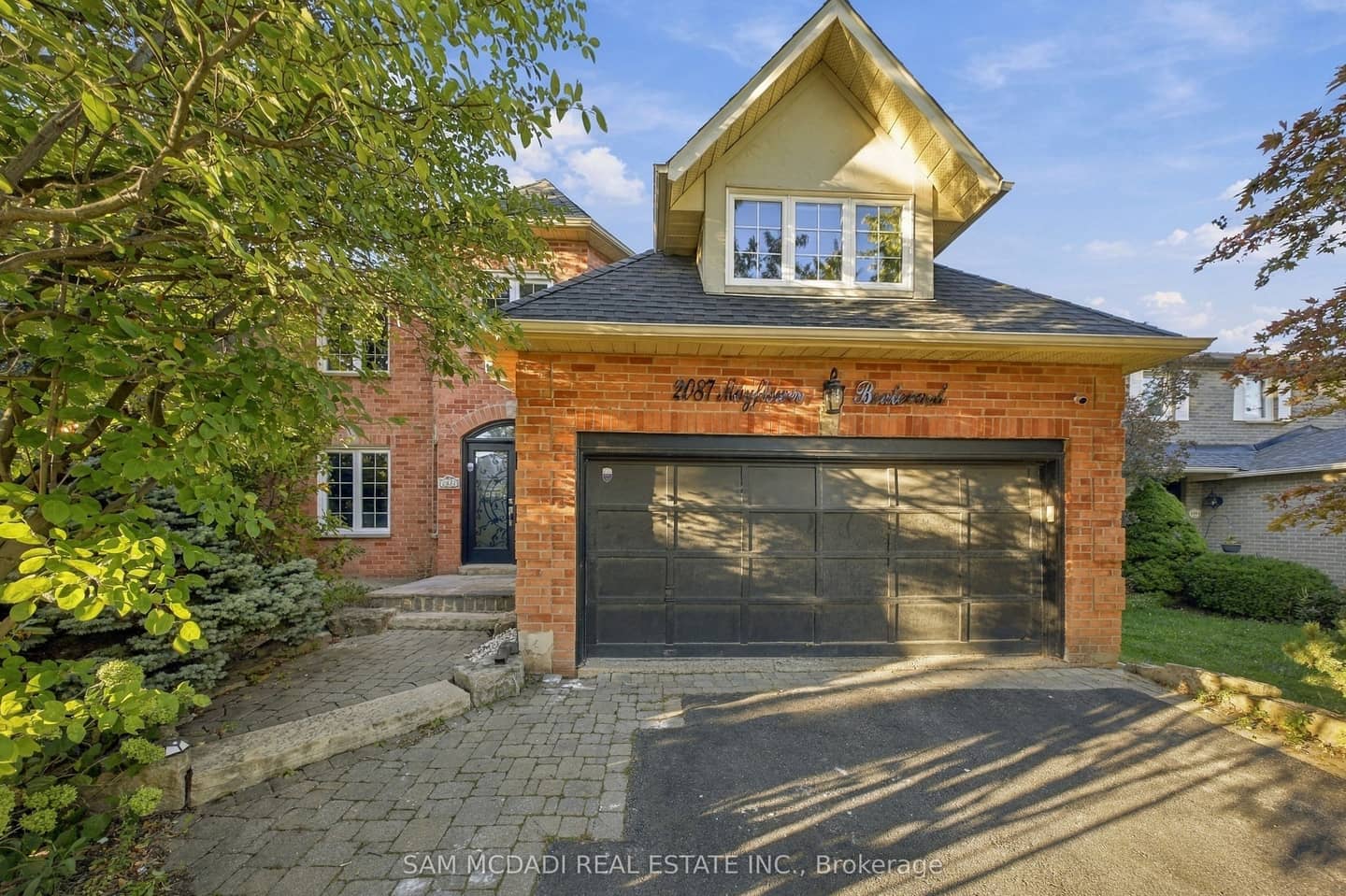 2087 Mayflower Boulevard, Oakville, ON L6H 4E8