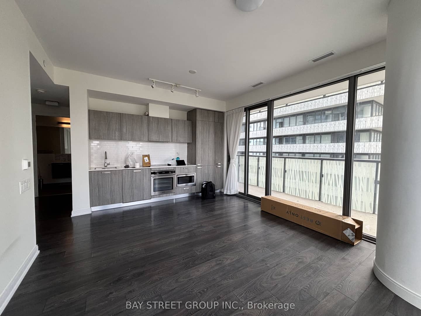 50 Charles Street E 2710, Toronto, ON M4G 0A7
