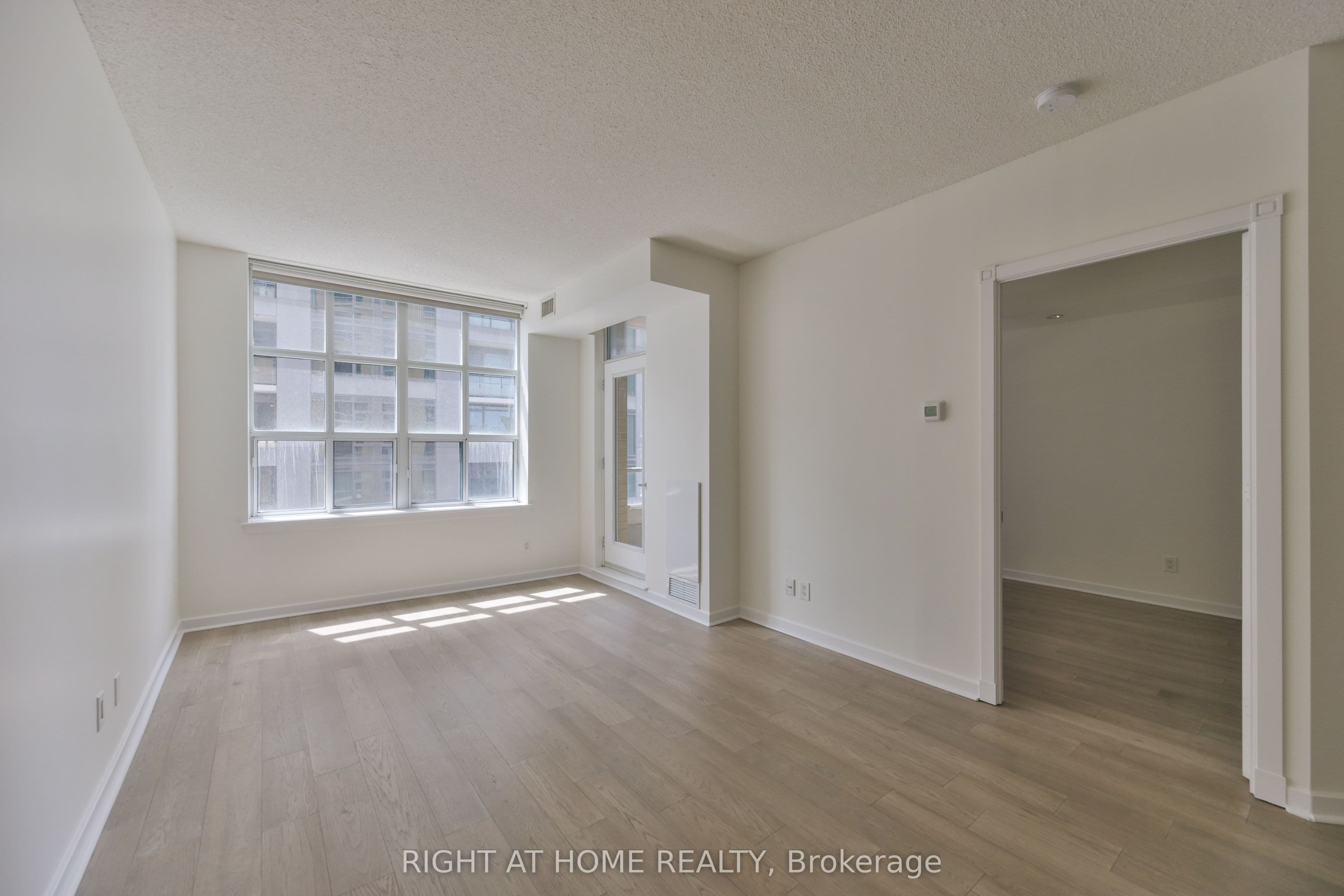 438 Richmond Street W 621, Toronto, ON M5V 3S6