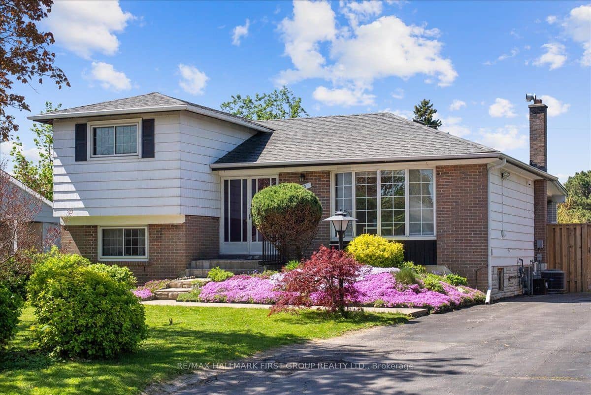 820 Bem Avenue, Pickering, ON L1W 1X1