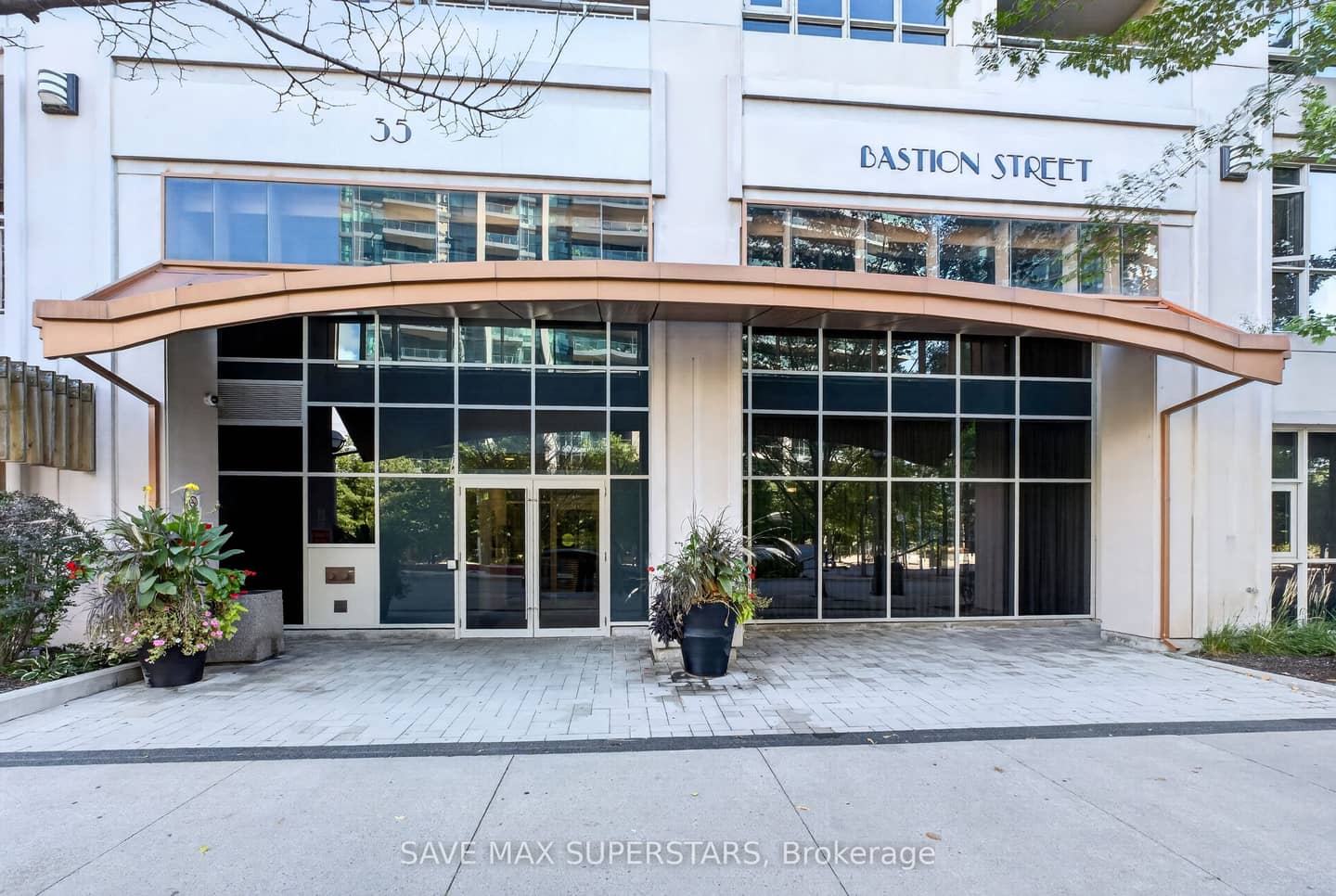 35 Bastion Street 714, Toronto, ON M5V 0C2