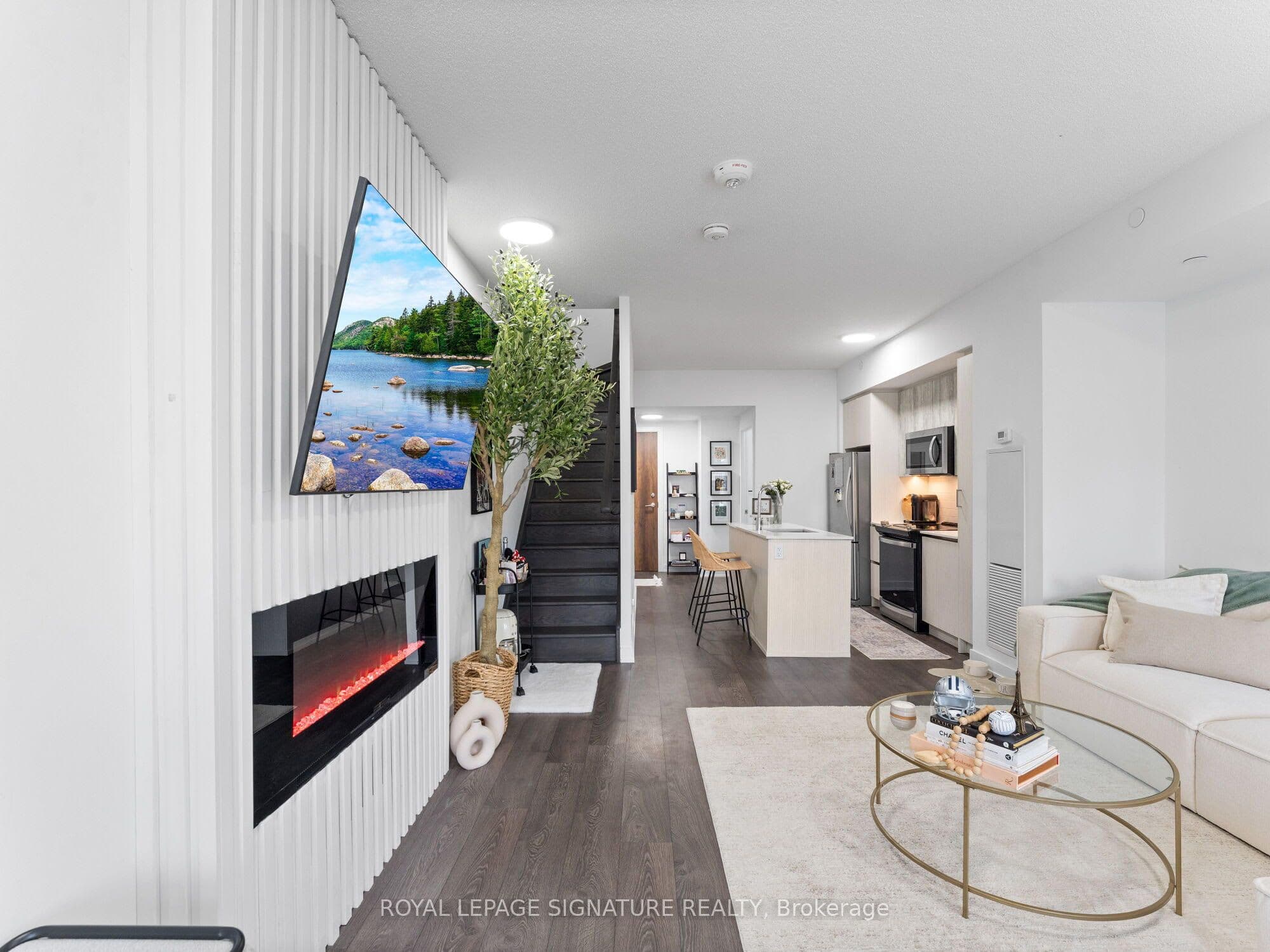 251 Manitoba Street S 132, Toronto, ON M8Y 0C7