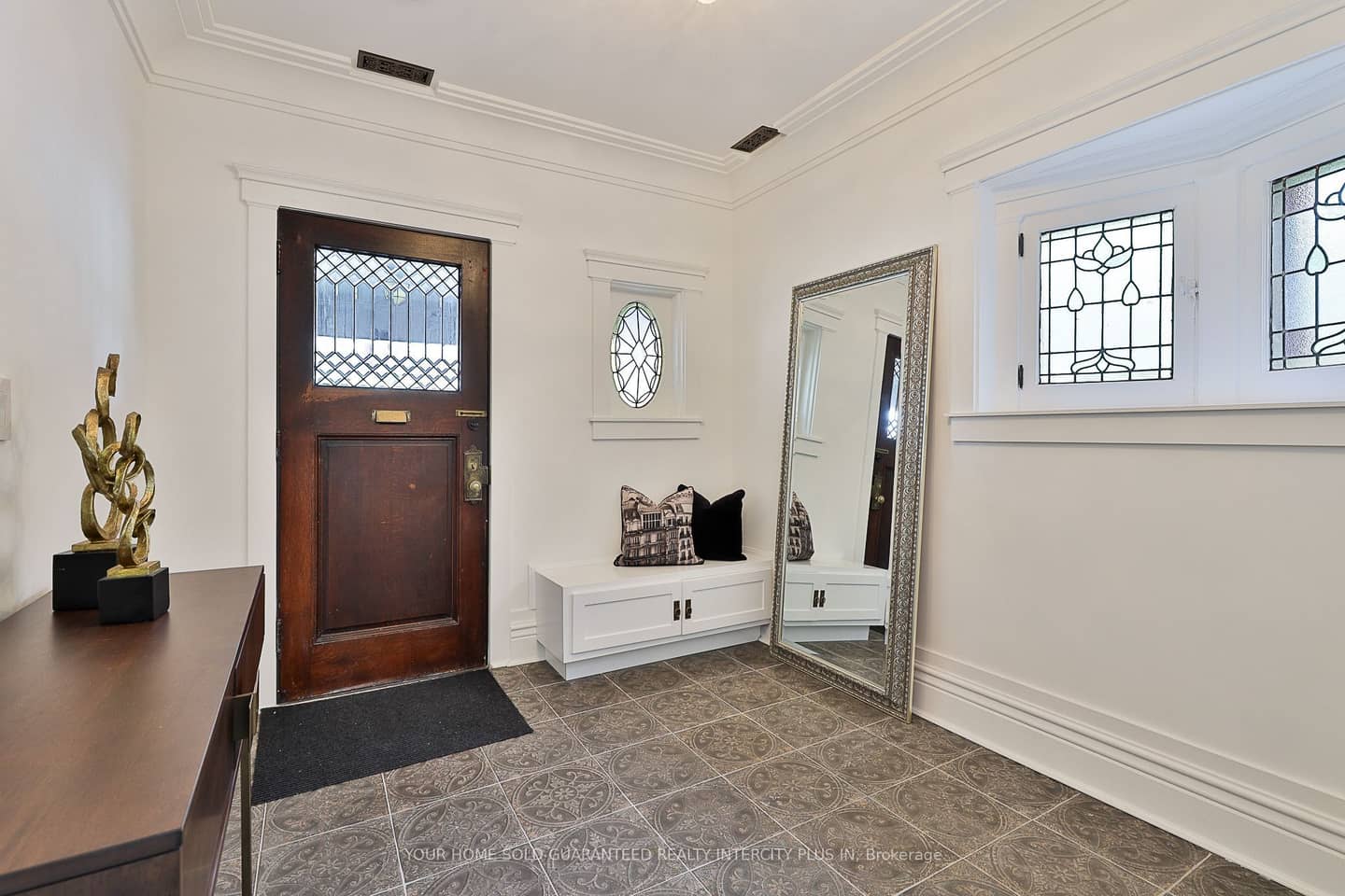 262 Roncesvalles Avenue, Toronto, ON M6R 2M1