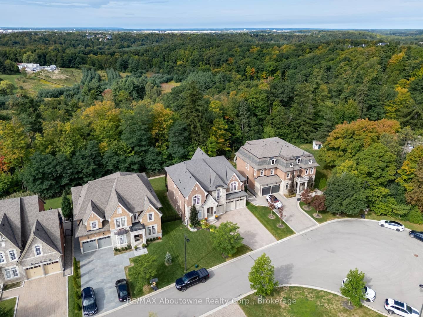 136 Annsleywood Court, Vaughan, ON L4H 4G6