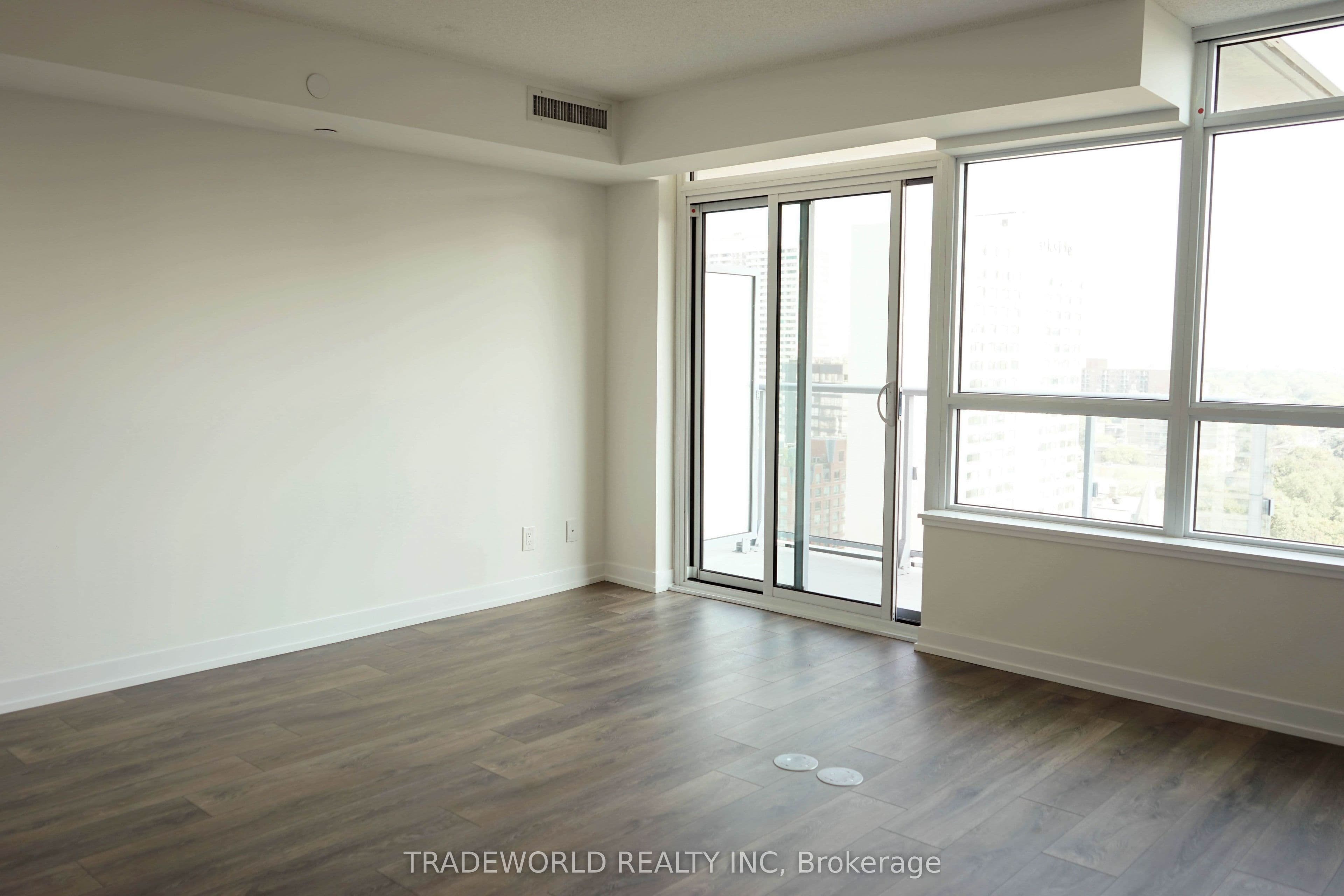 365 Church Street 1807, Toronto, ON M5B 0B5