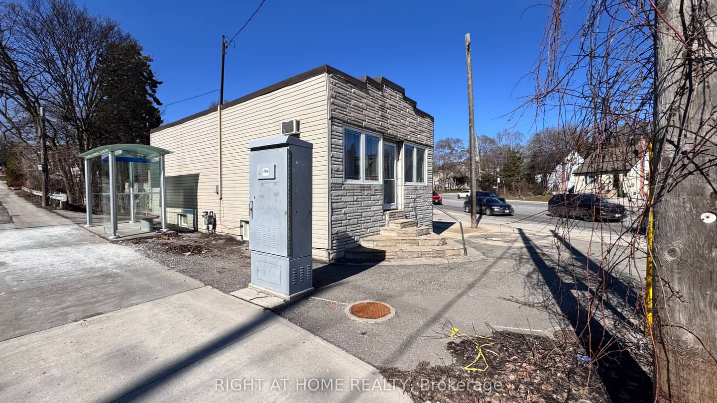 104 Danforth Road, Toronto, ON M1L 3W7