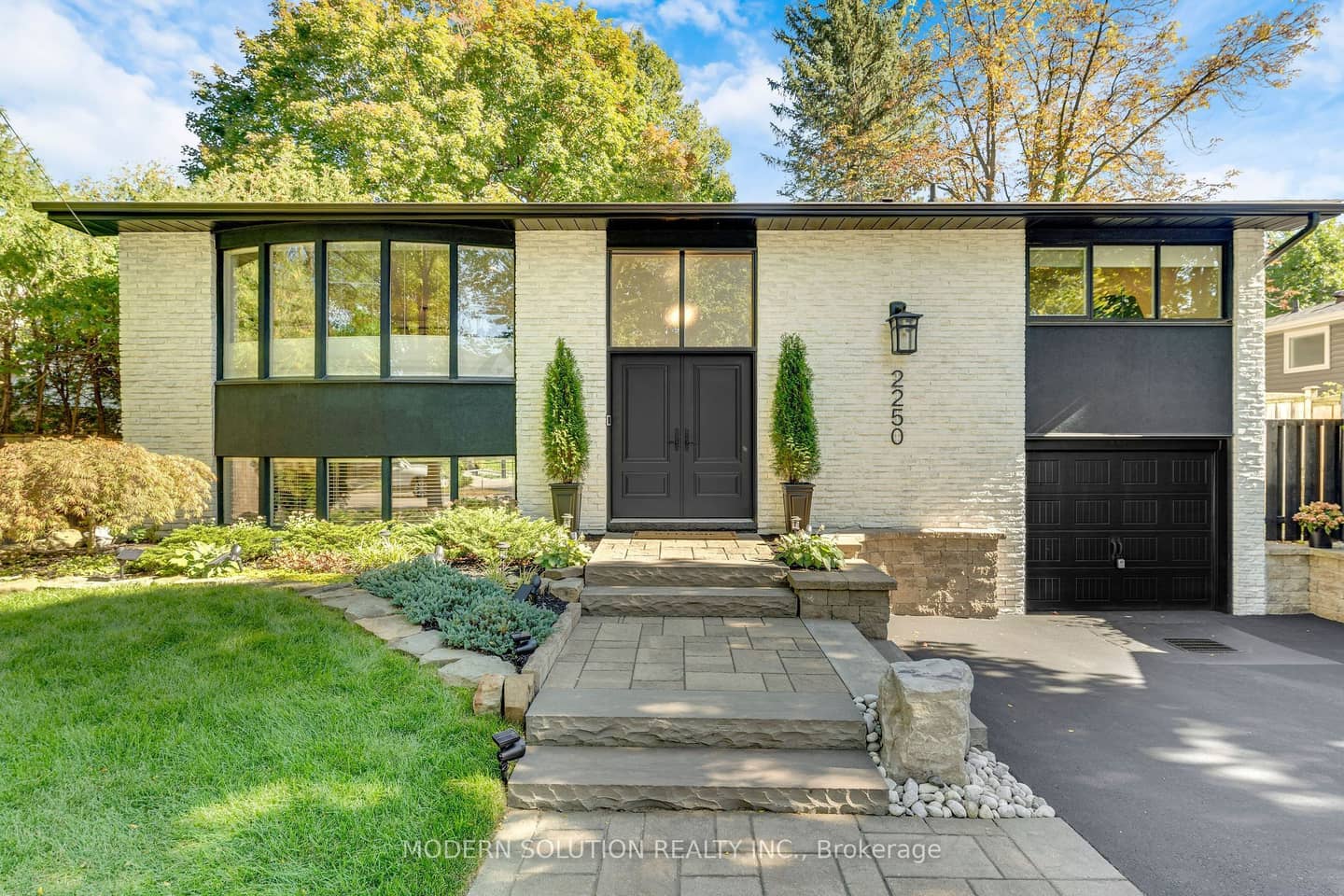 2250 Dunedin Road, Oakville, ON L6J 5V5