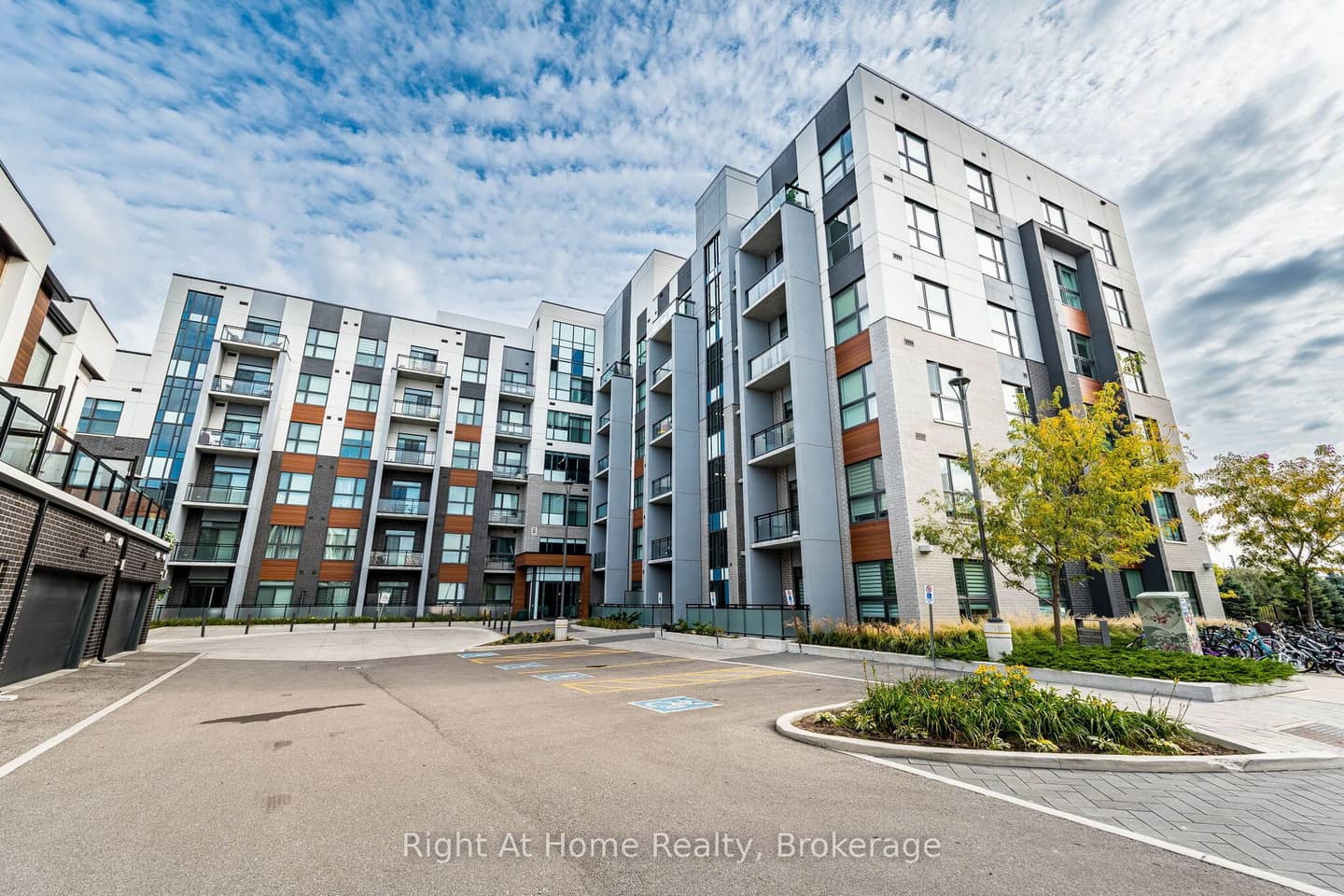 50 Kaitting Trail 511, Oakville, ON L6M 5N3