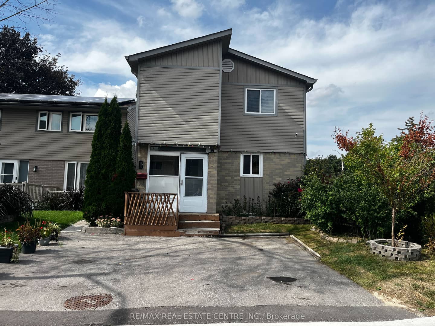 1 Hawkins Court, Brampton, ON L6S 2N7